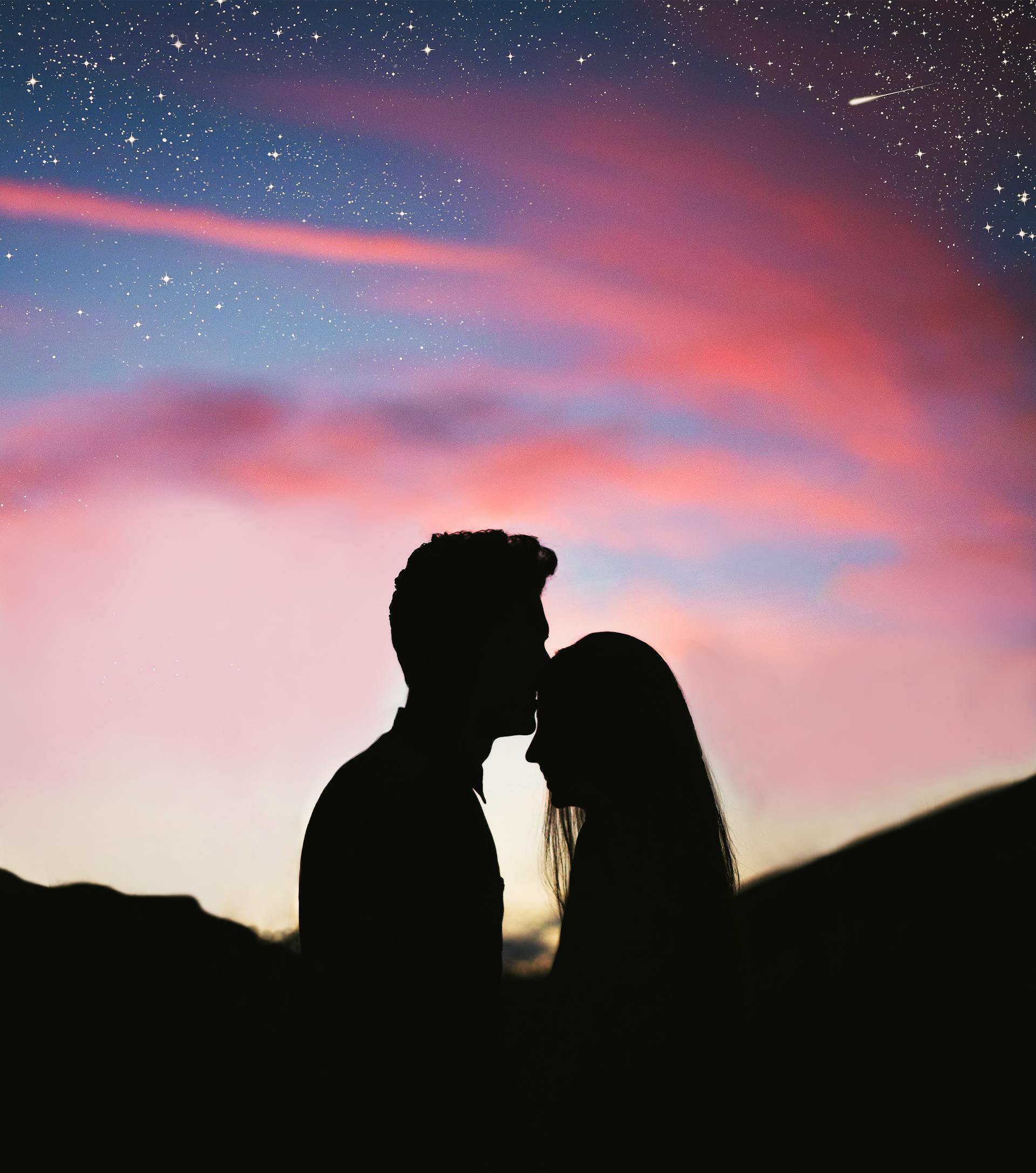 A silhouette photo of a man kissing a woman's forehead | Source: Pexels