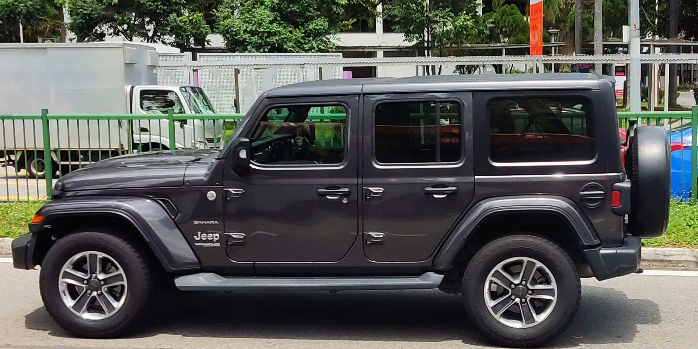 A black jeep | Source: Flickr