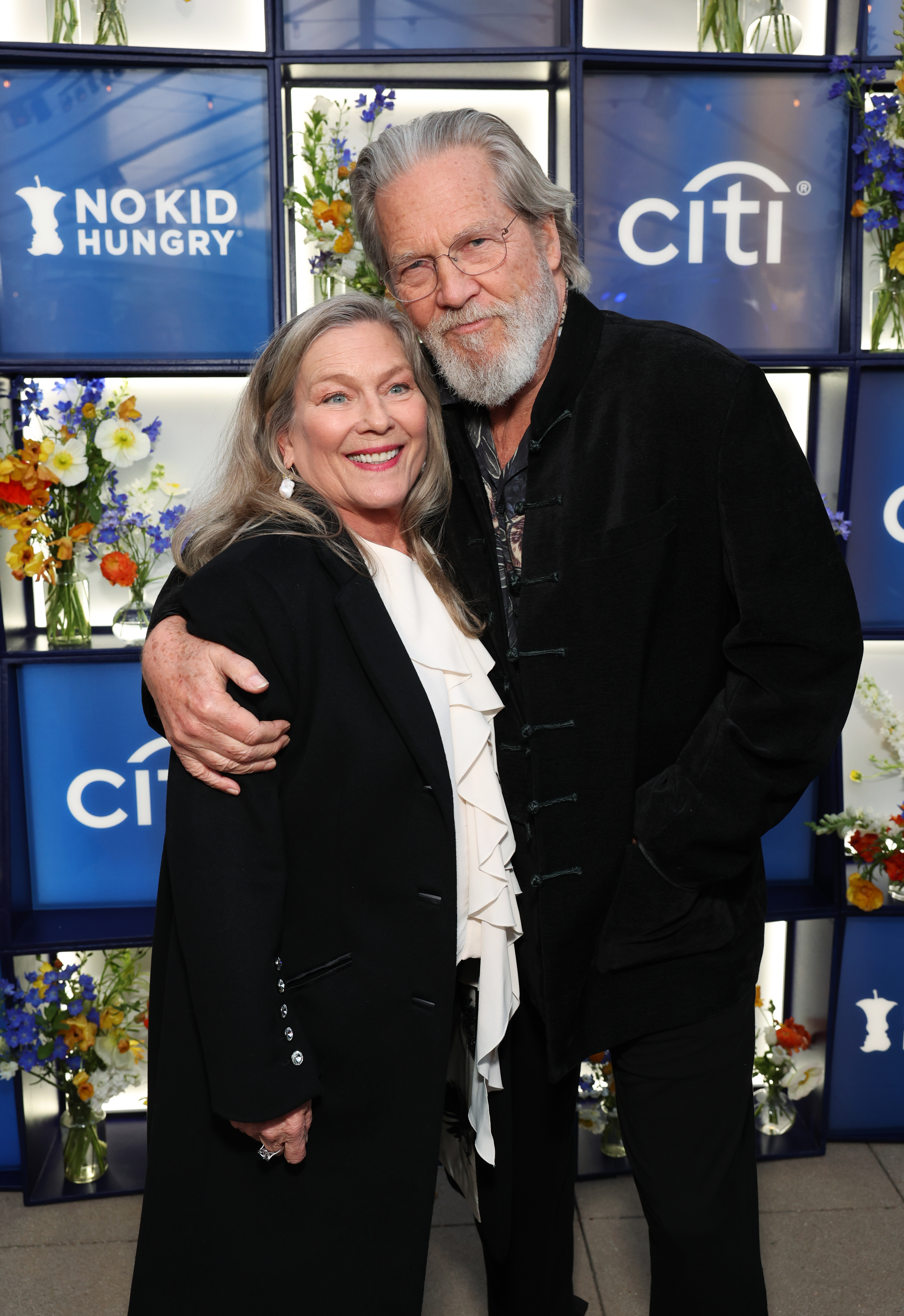 Susan and Jeff Bridges attend the No Kid Hungry Los Angeles dinner on March 17, 2025 | Source: Getty Images