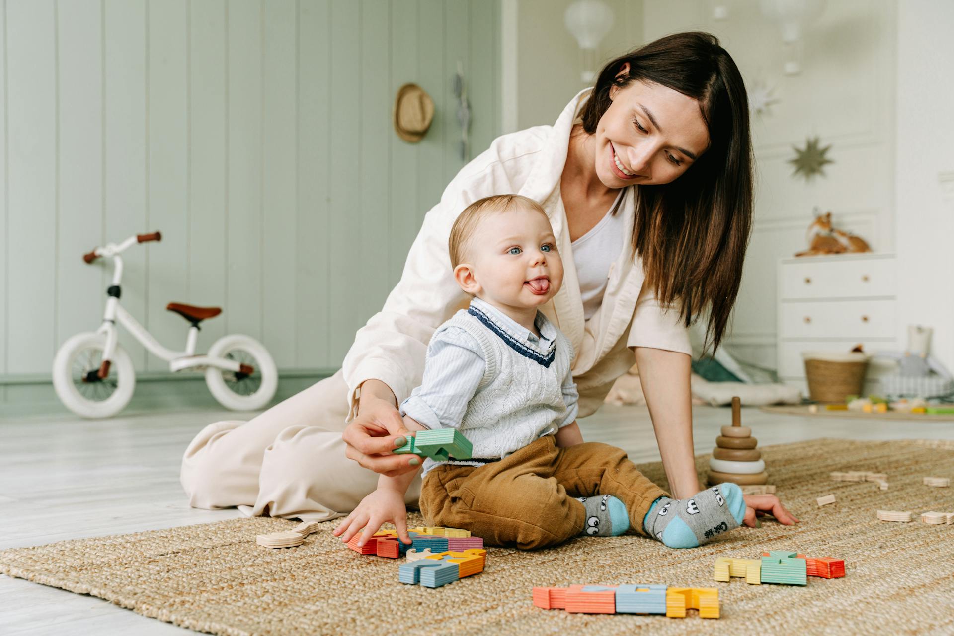 A woman playing with a toddler | Source: Pexels
