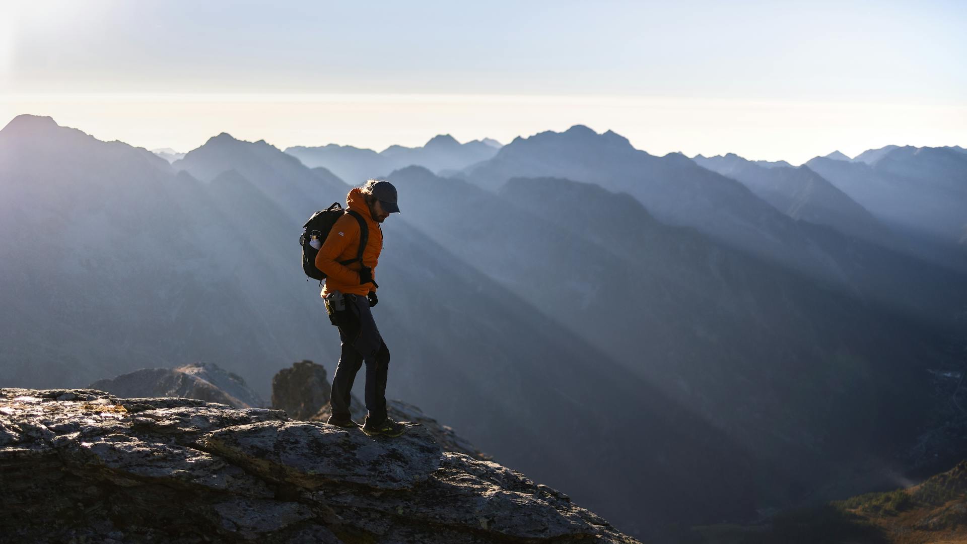 Man on a mountaintop | Source: Pexels