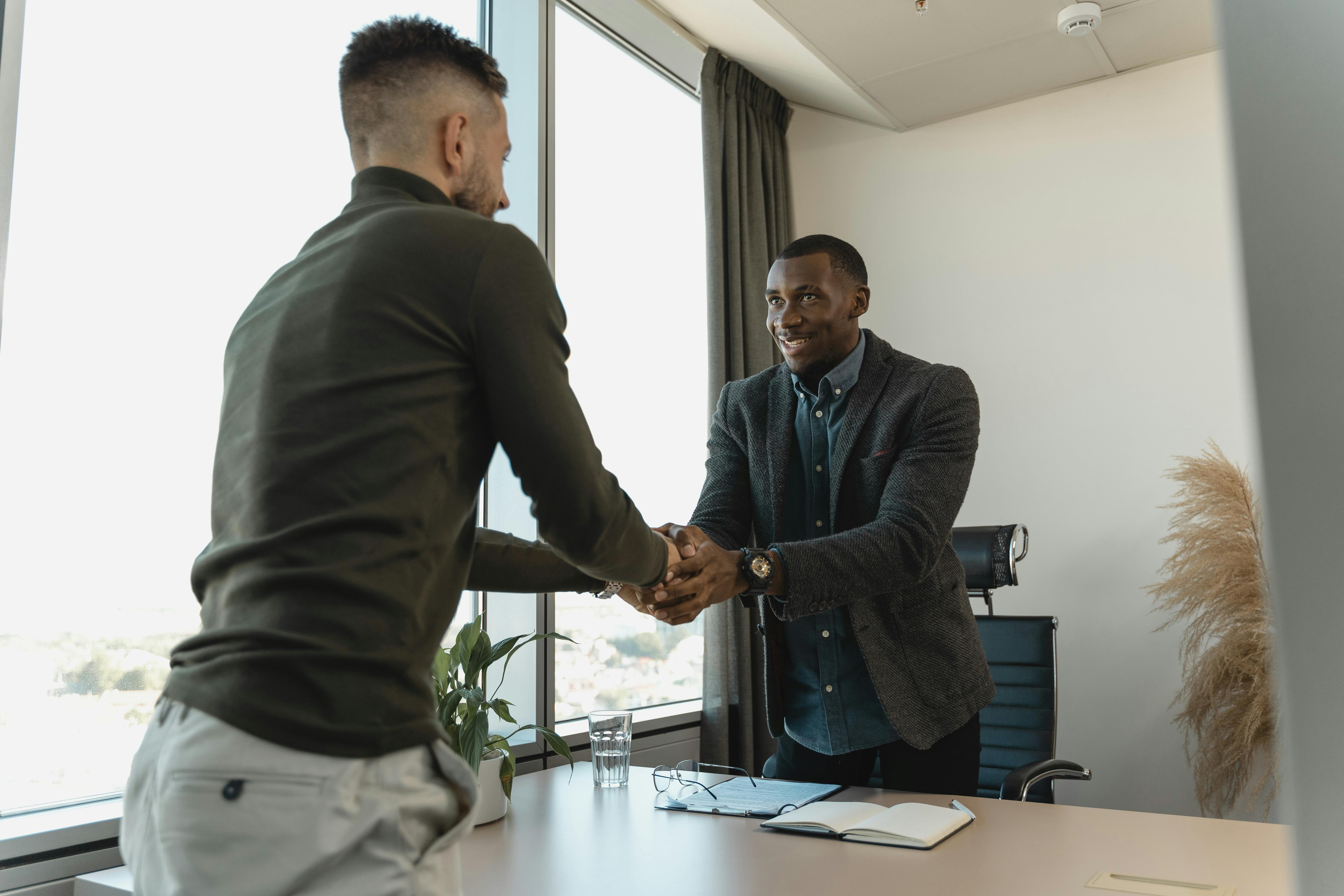 Men shaking hands | Source: Pexels