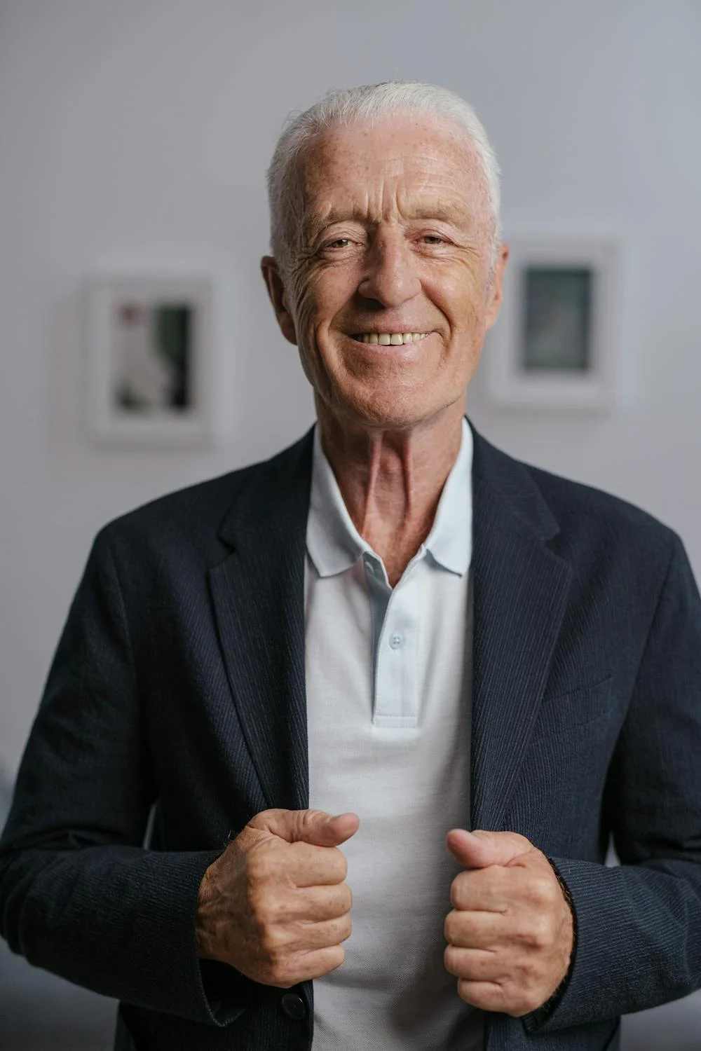 A smiling mature man | Source: Pexels