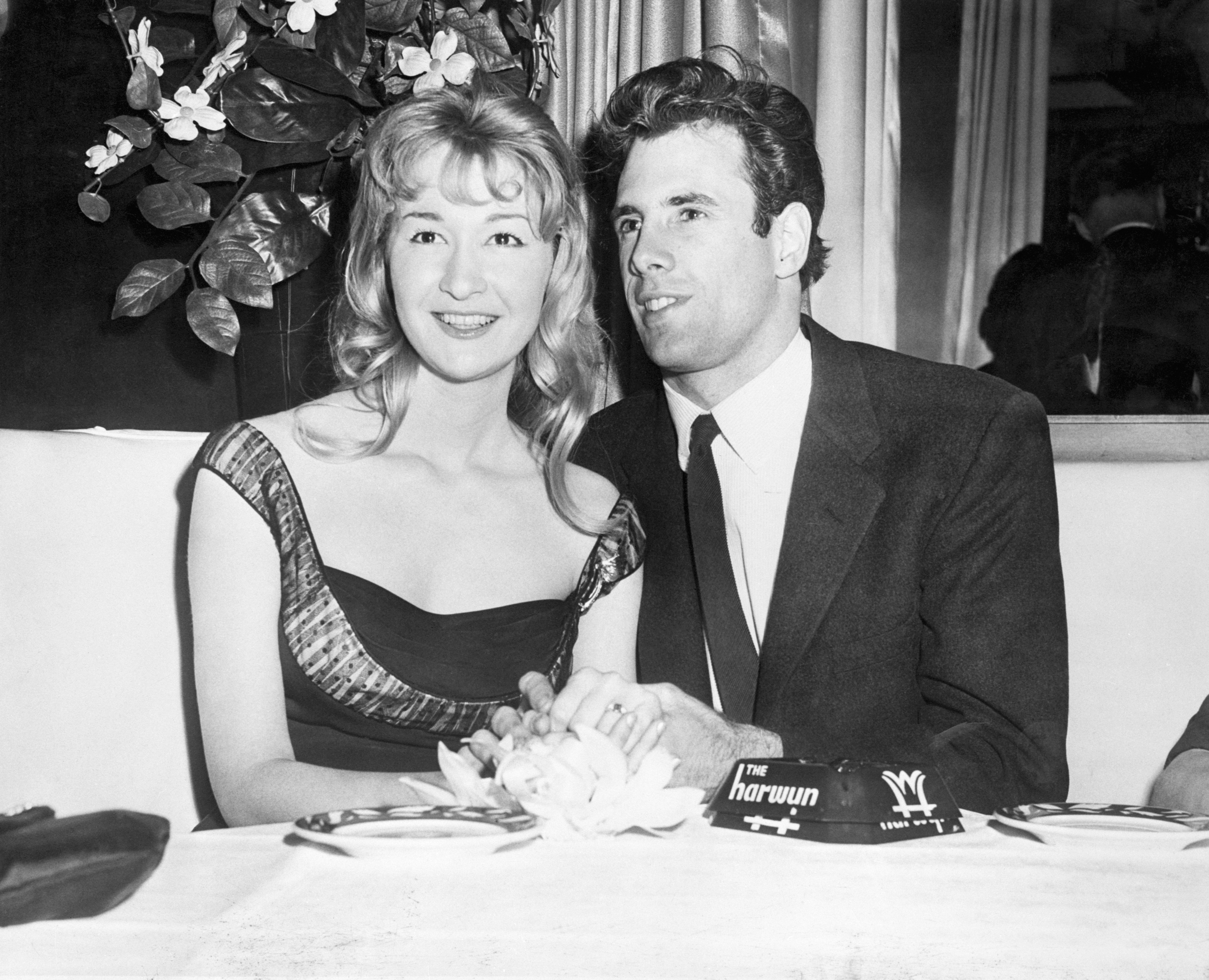 Diane Ladd and Bruce Dern having dinner in New York in 1960. | Source: Getty Images