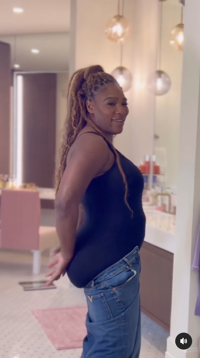 Serena Williams trying on her denim skirt, January 2024 | Source: Instagram/SerenaWilliams