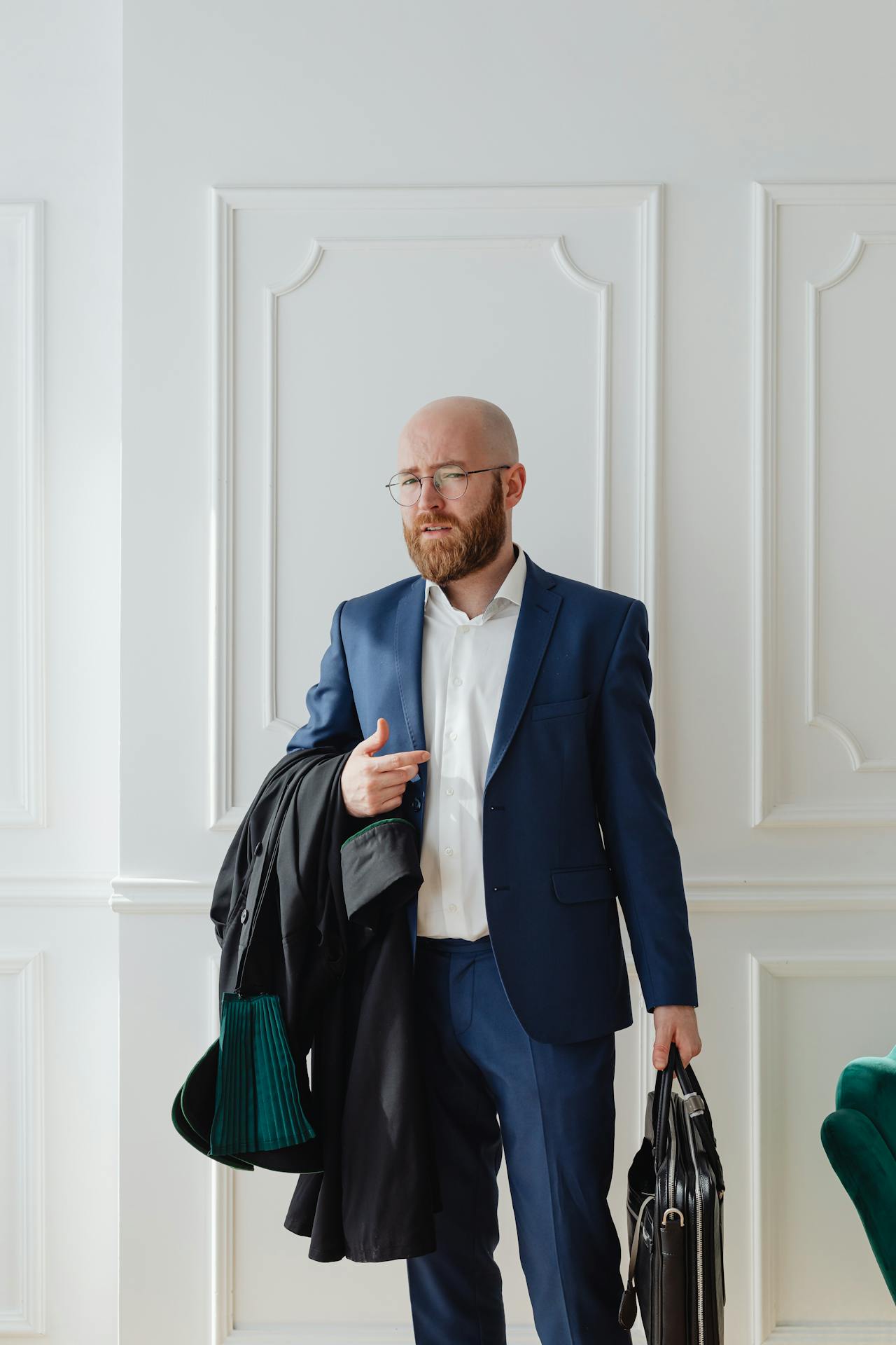 A man in an elegant suit | Source: Pexels