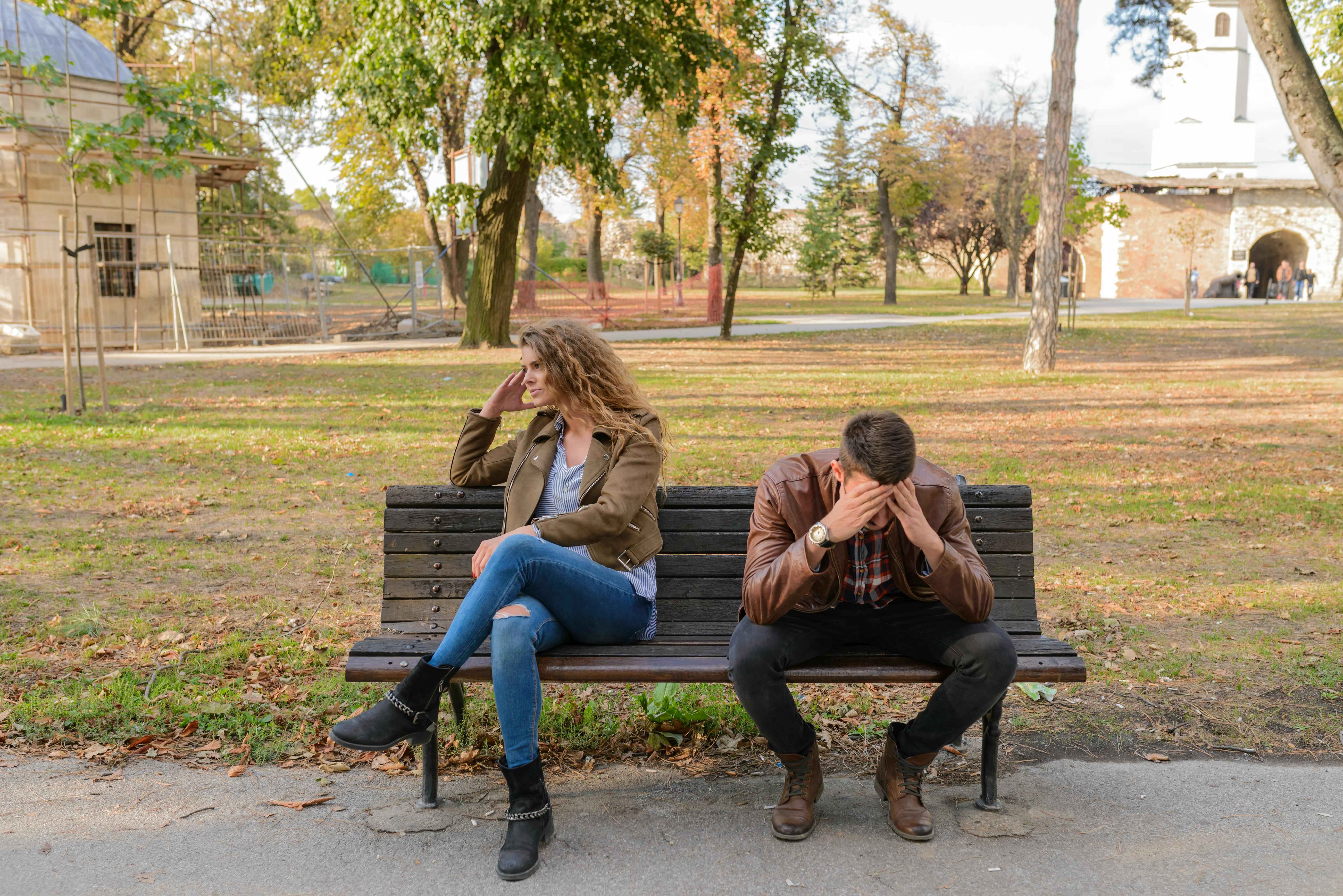 An upset couple sitting on a bench | Source: Pexels