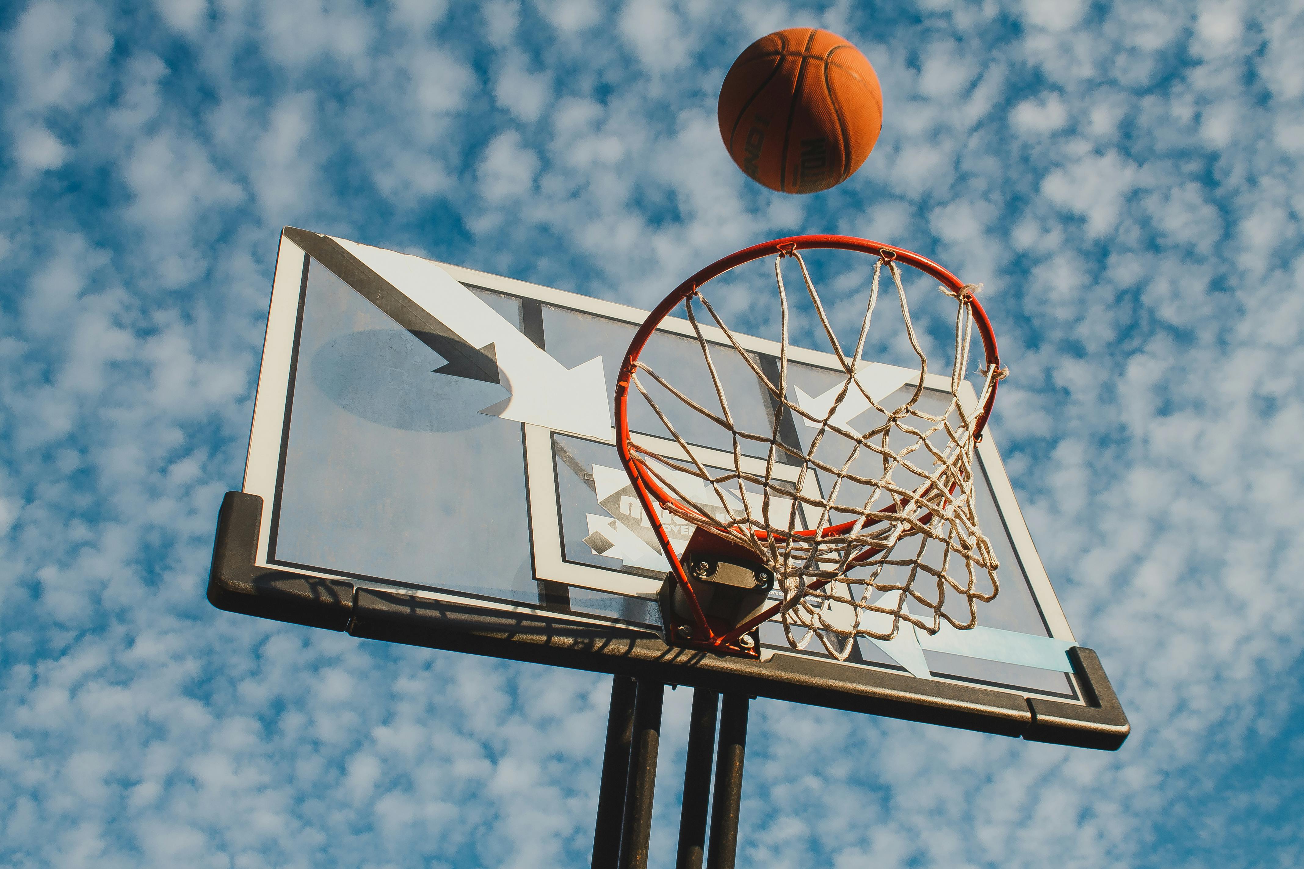Basketball rim | Source: Pexels