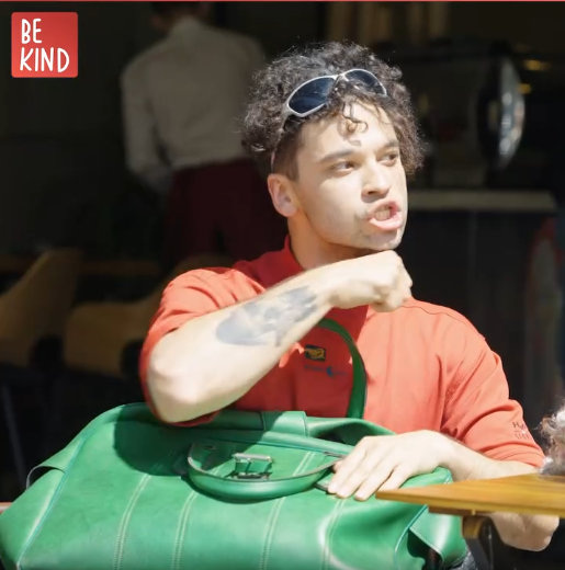 For illustration purposes only | Source: Facebook/AmoMama.com