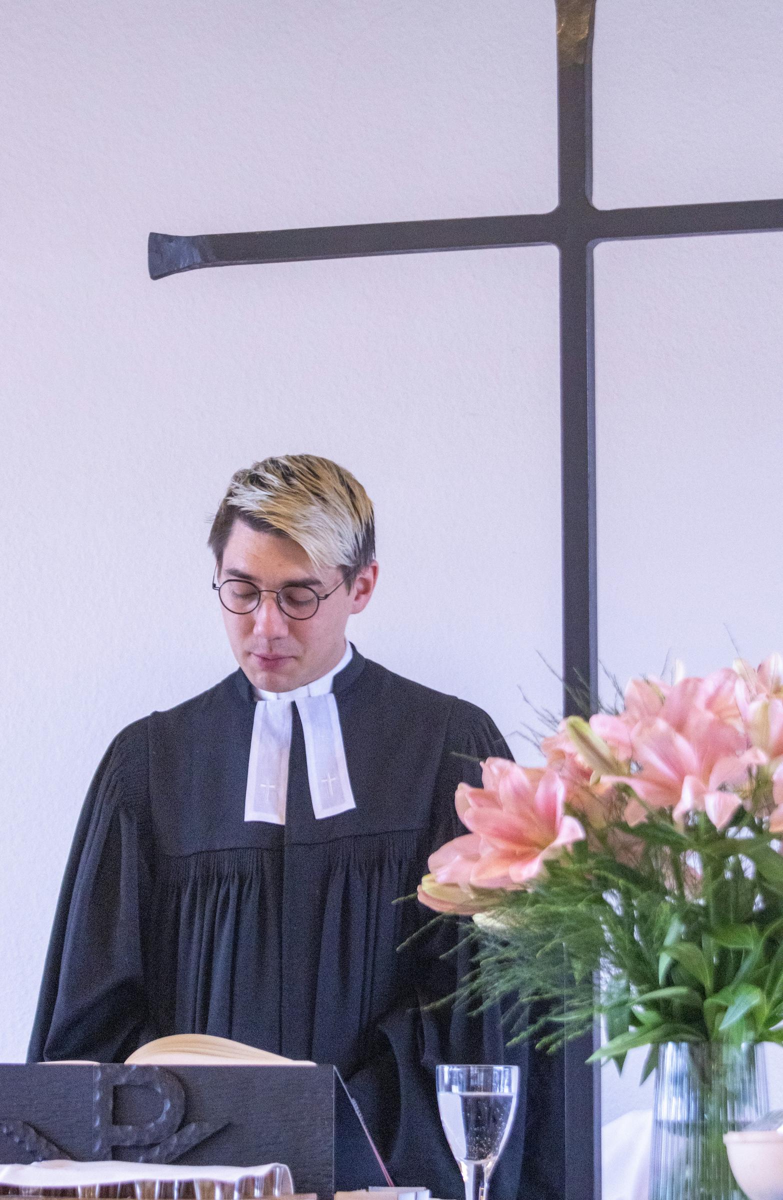 Lawyer standing infront of a room | Source:  Unsplash