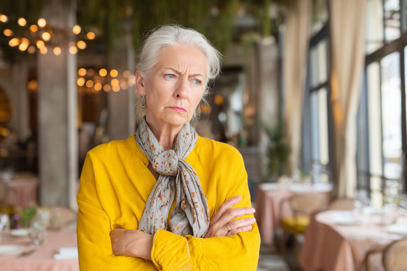 An irate woman standing in a hotel restaurant | Source: No source