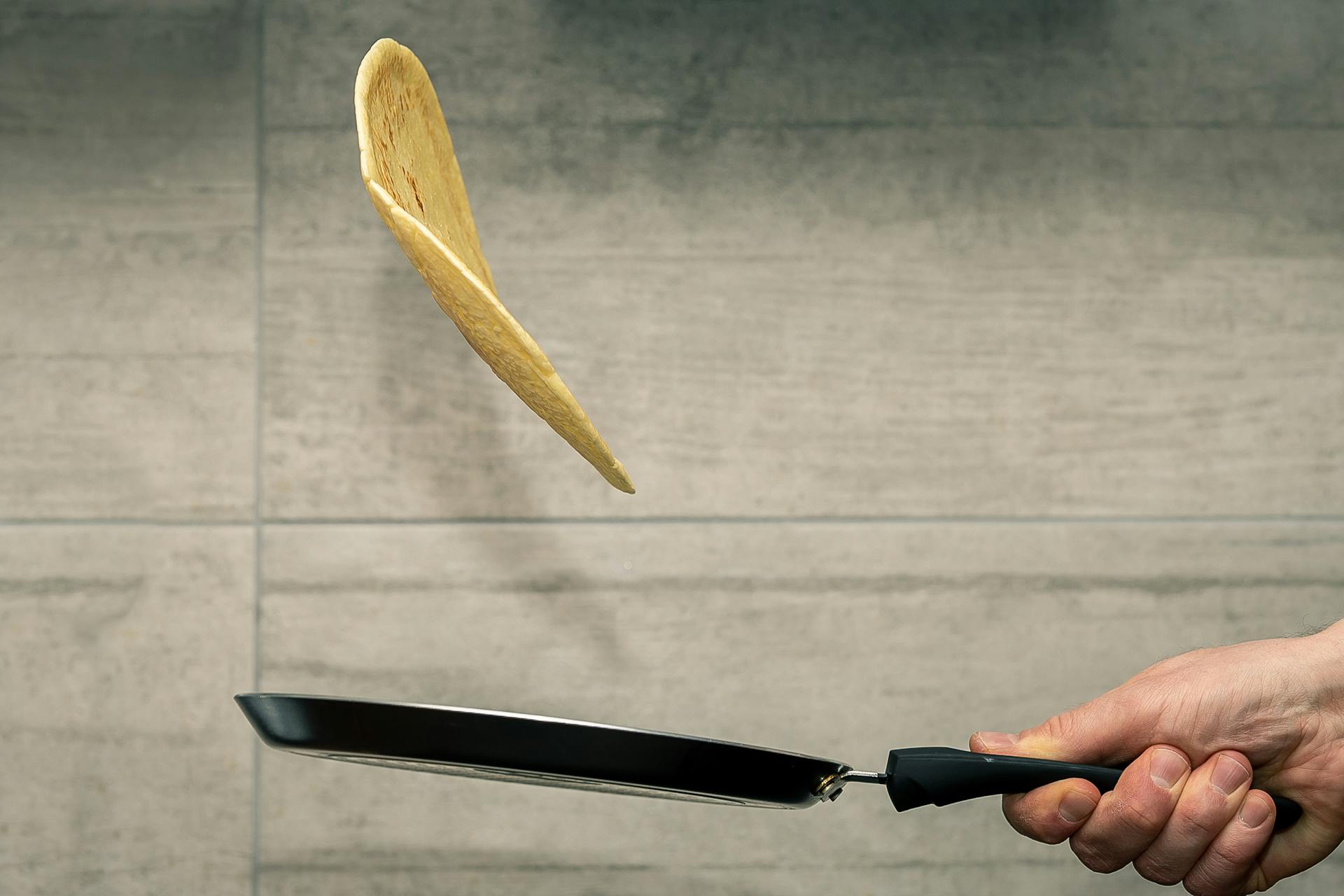 A person flipping a pancake | Source: Pexels