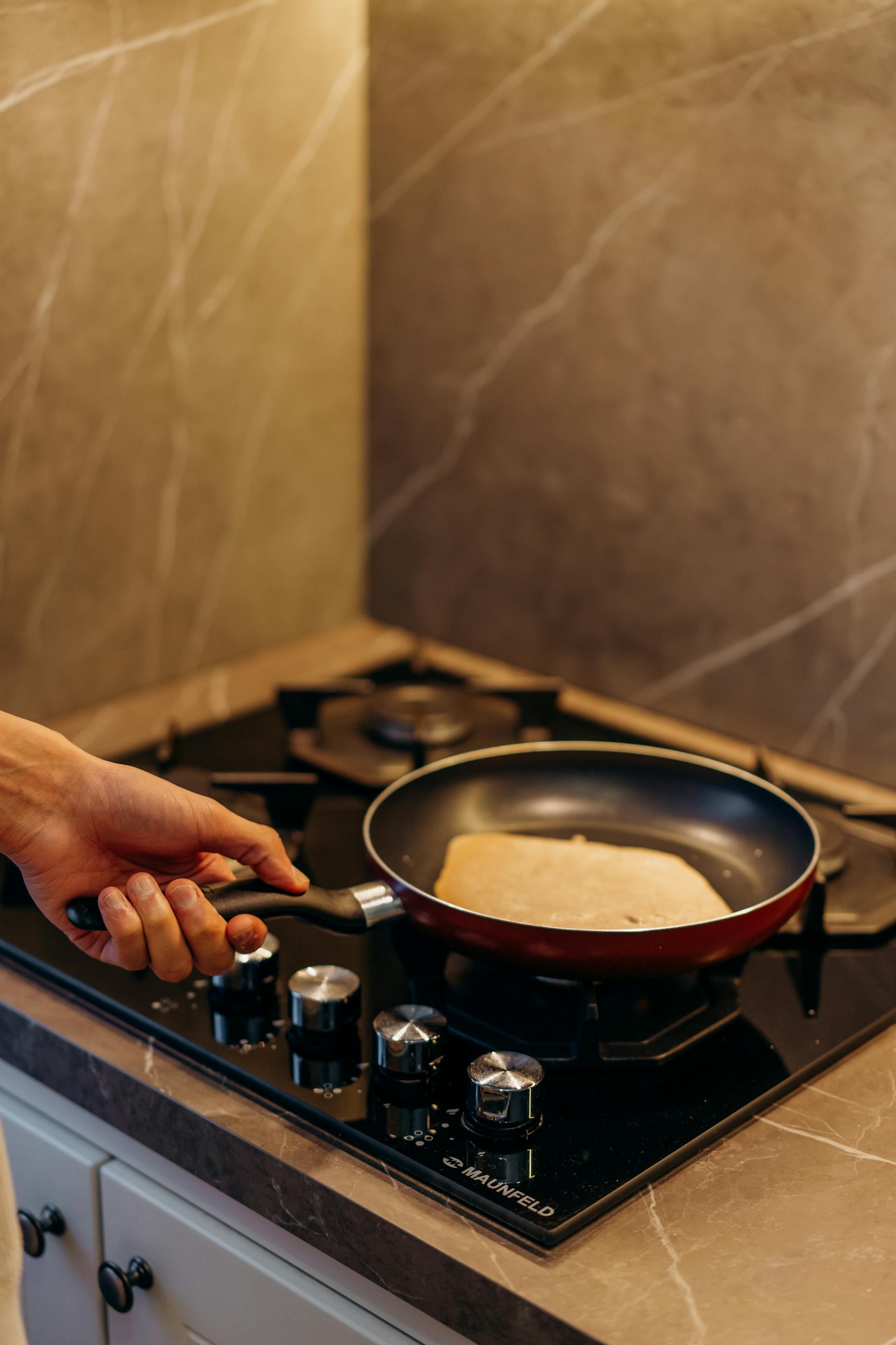 A pancake in a pan | Source: Pexels