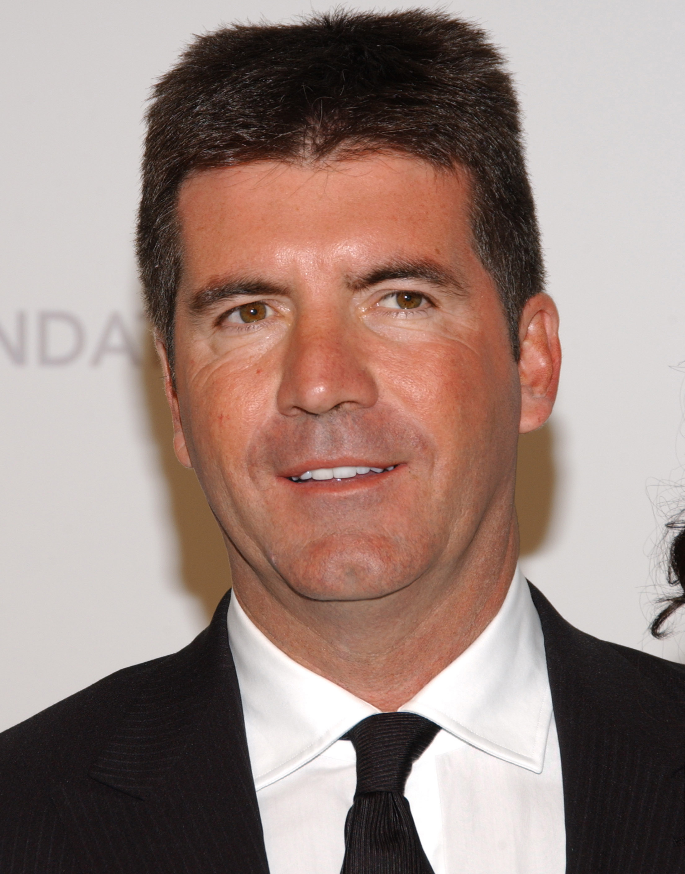 Commanding the spotlight at Elton John's 2007 Oscar party, Cowell steps out in classic black. At the height of his global influence, he glides through awards season as a polished industry heavyweight with transatlantic reach.