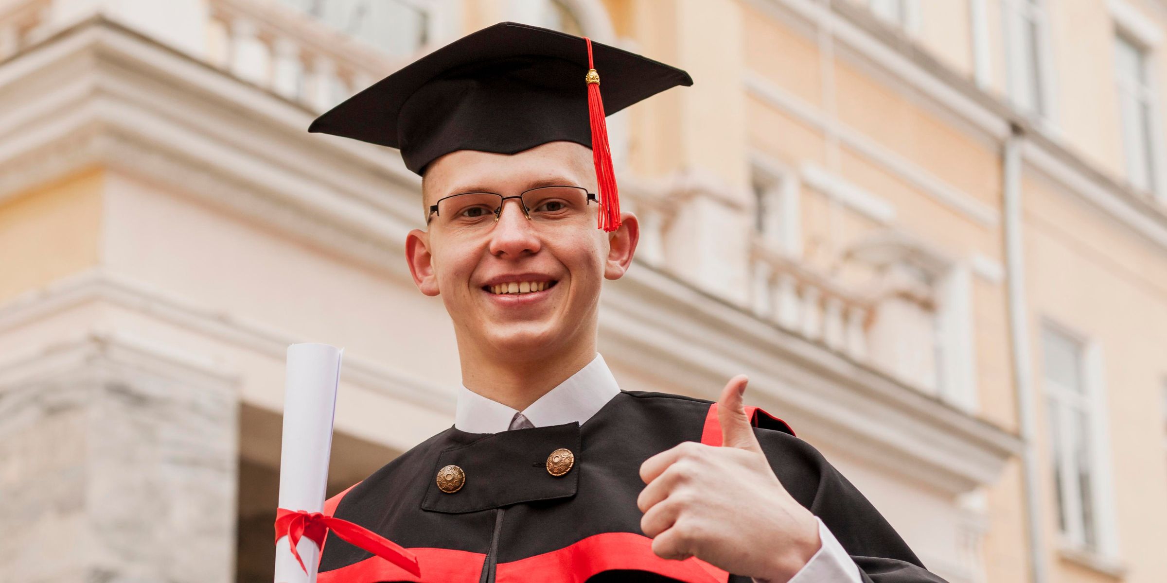 A happy college graduate | Source: Freepik