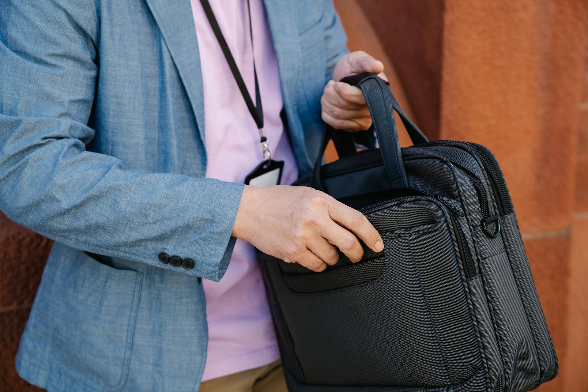 A man leaving for work | Source: Pexels