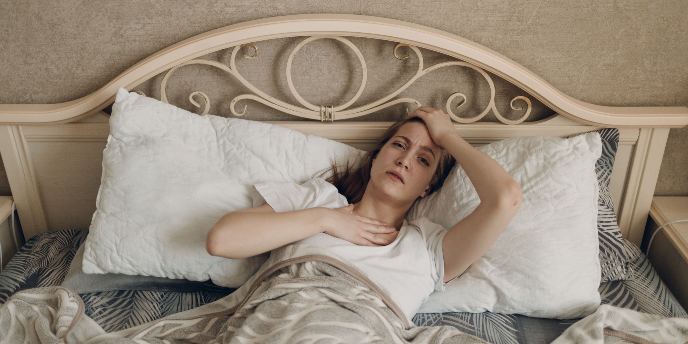 A sick woman lying in bed | Source: Shutterstock