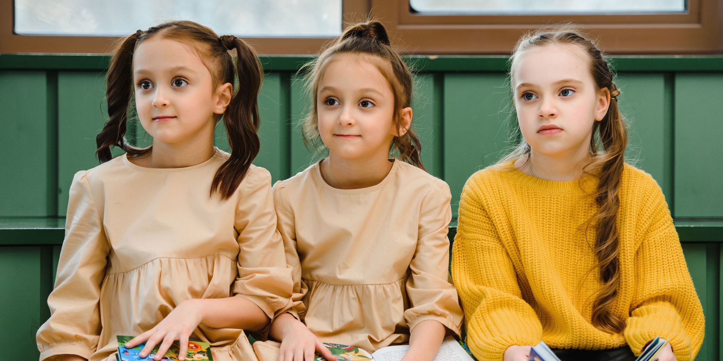 Three young sisters | Source: Pexels