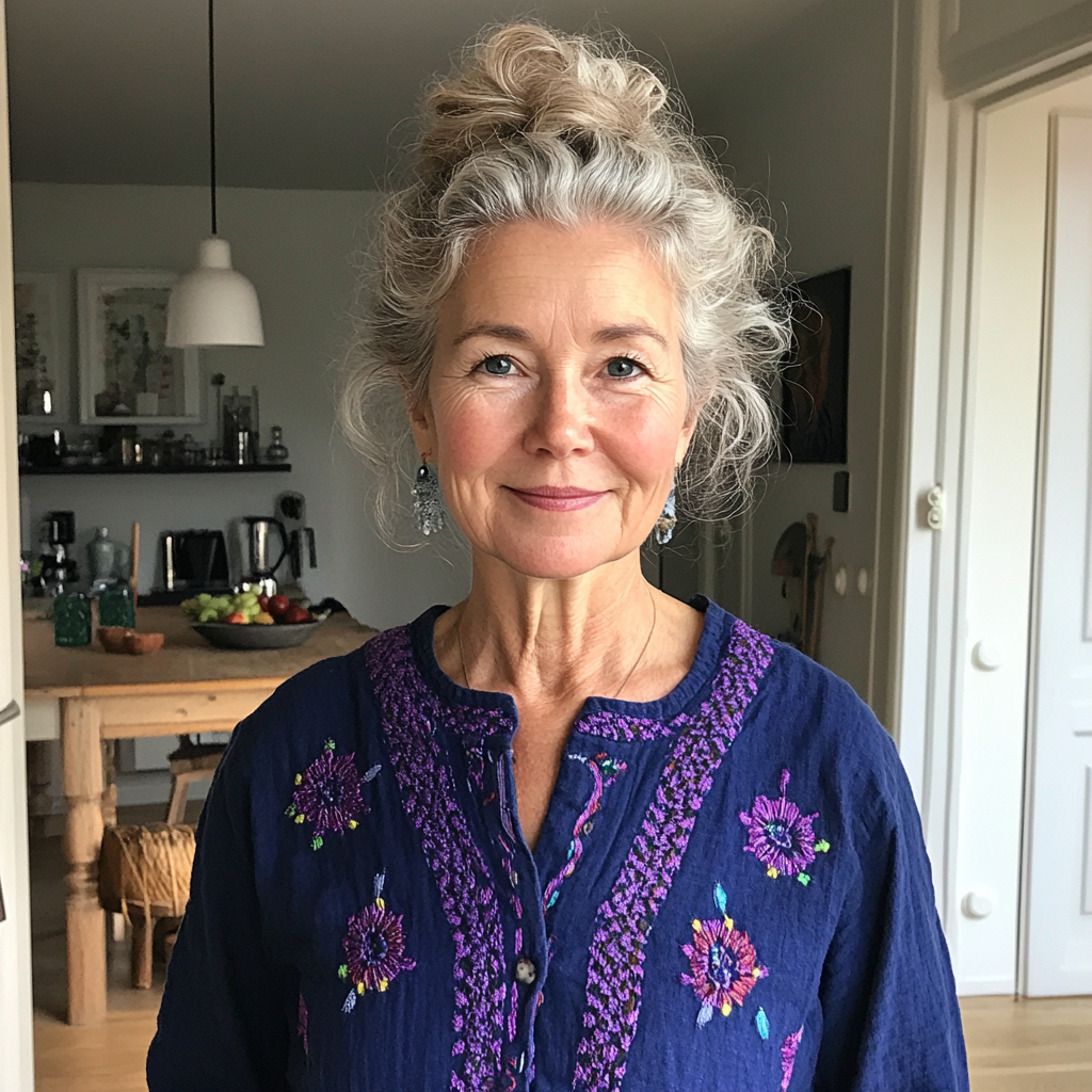 A smiling older woman | Source: no source