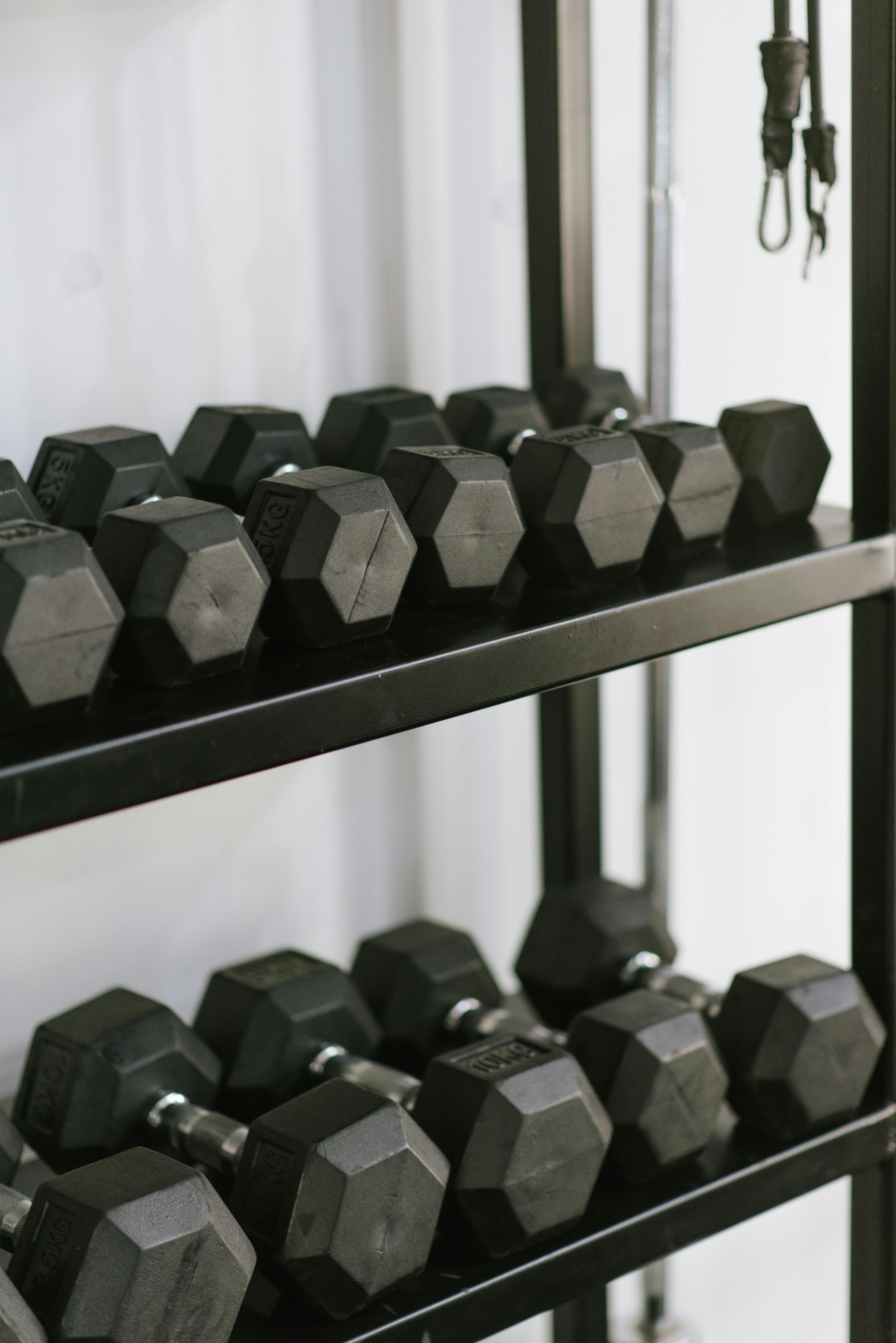 Black dumbbells | Source: Pexels