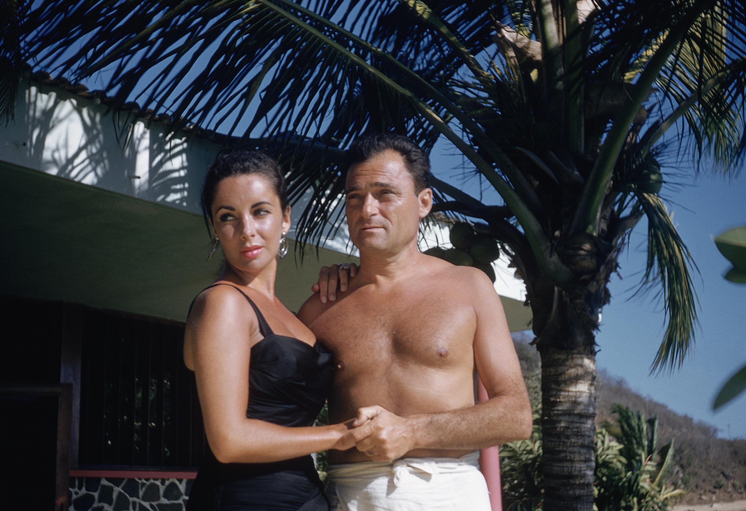 Elizabeth Taylor and Mike Todd are seen on their honeymoon, circa 1957 | Source: Getty Images