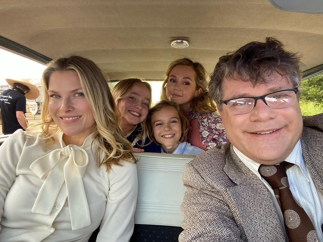 Sean Astin with his wife and daughters, dated September 22, 2021 | Source: Instagram/seanastin