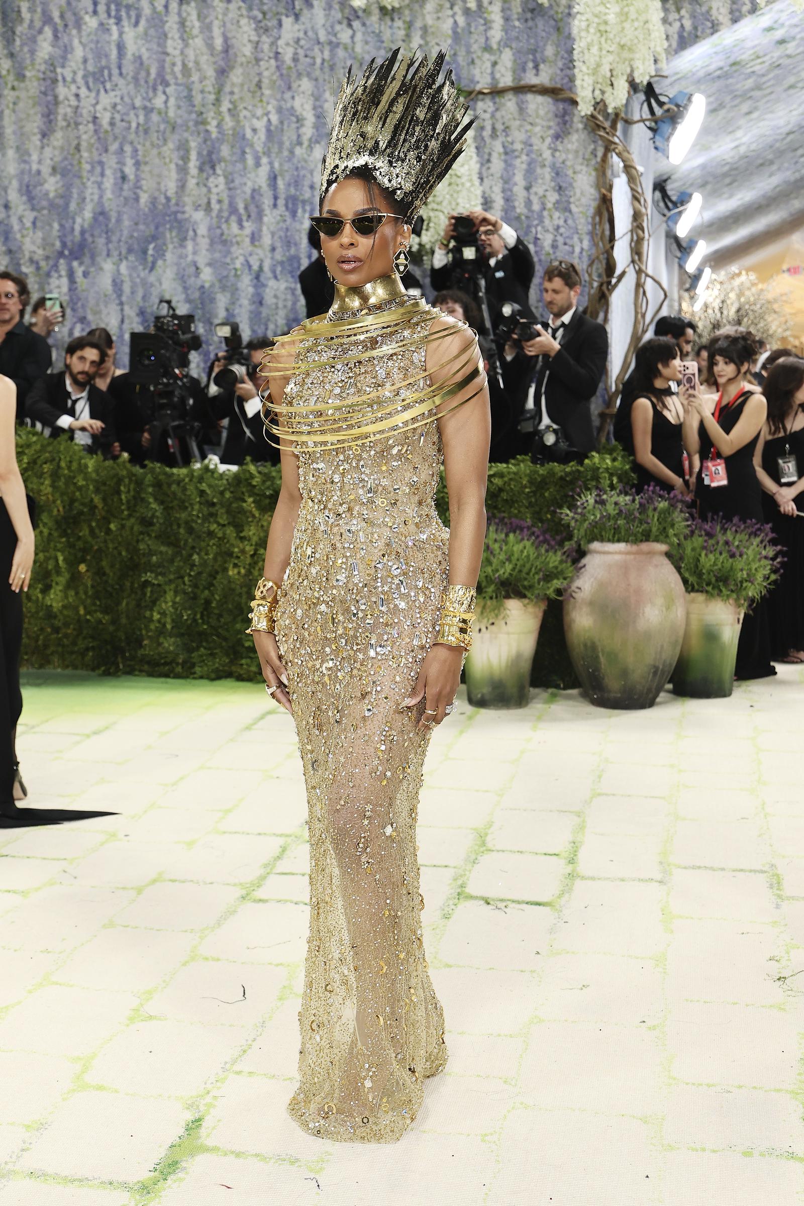 Ciara poses on the carpet in a bold, statement-making design | Source: Getty Images
