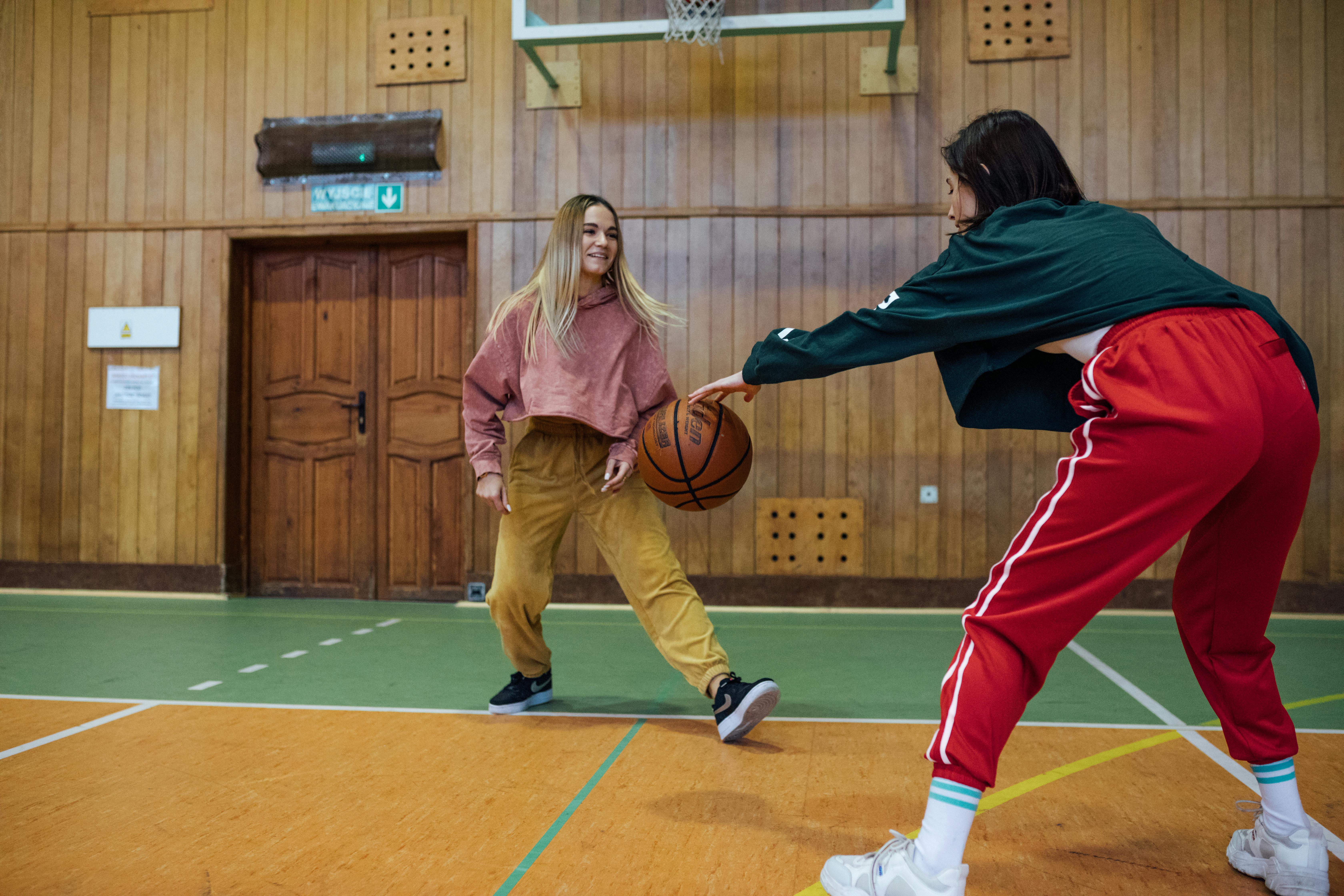Women playing basketball | Source: Pexels