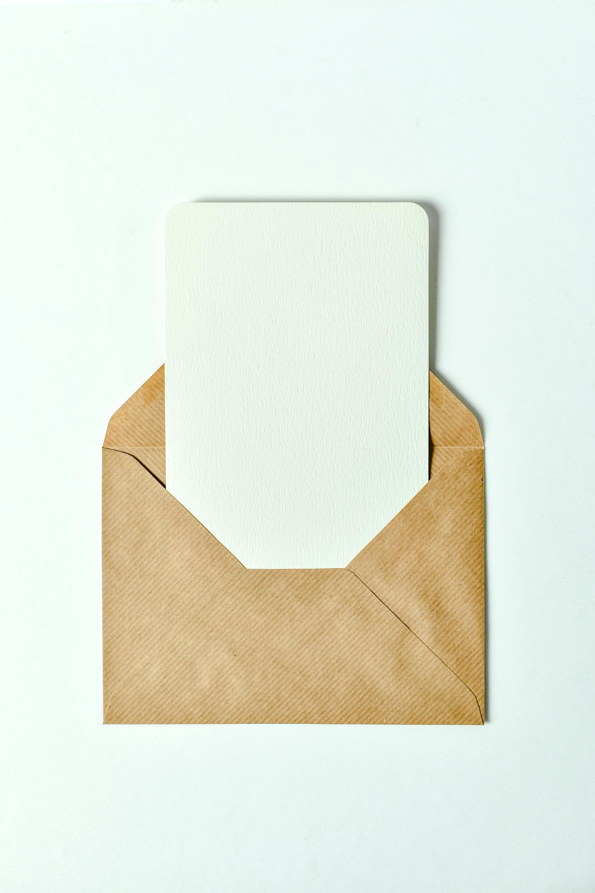 A note in a small envelope | Source: Pexels