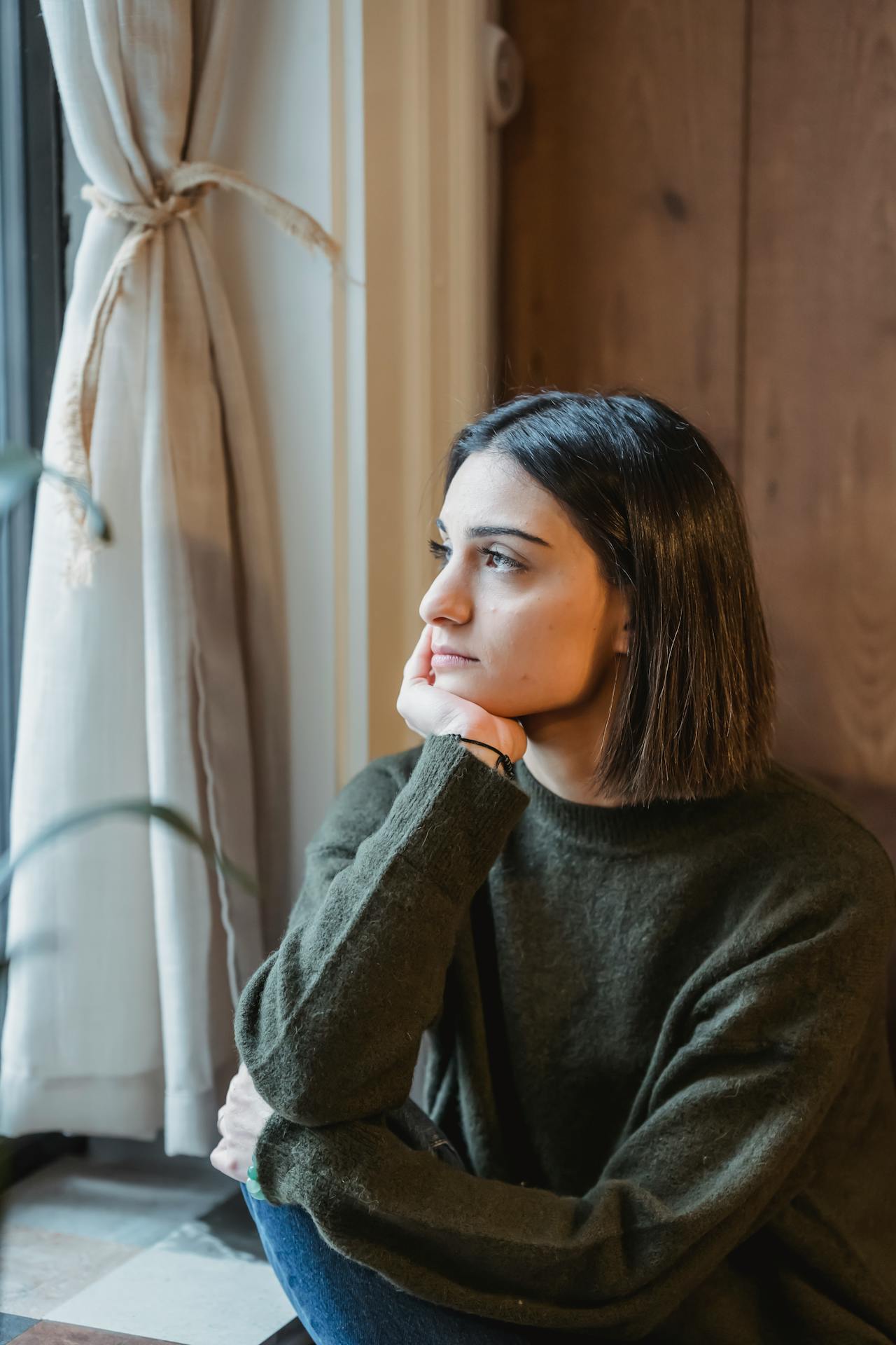 A woman lost in deep thought | Source: Pexels