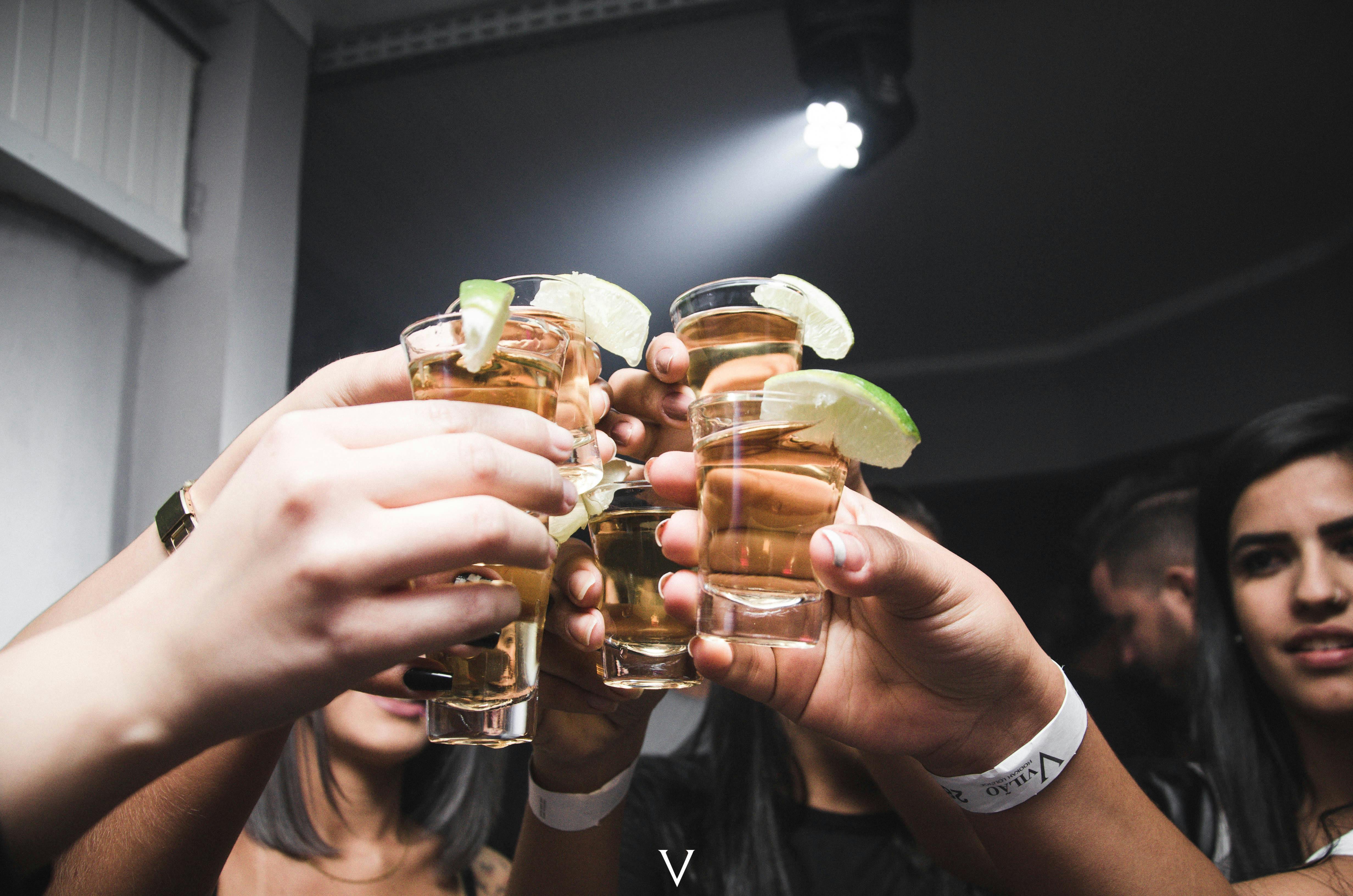 People drinking alcohol | Source: Pexels