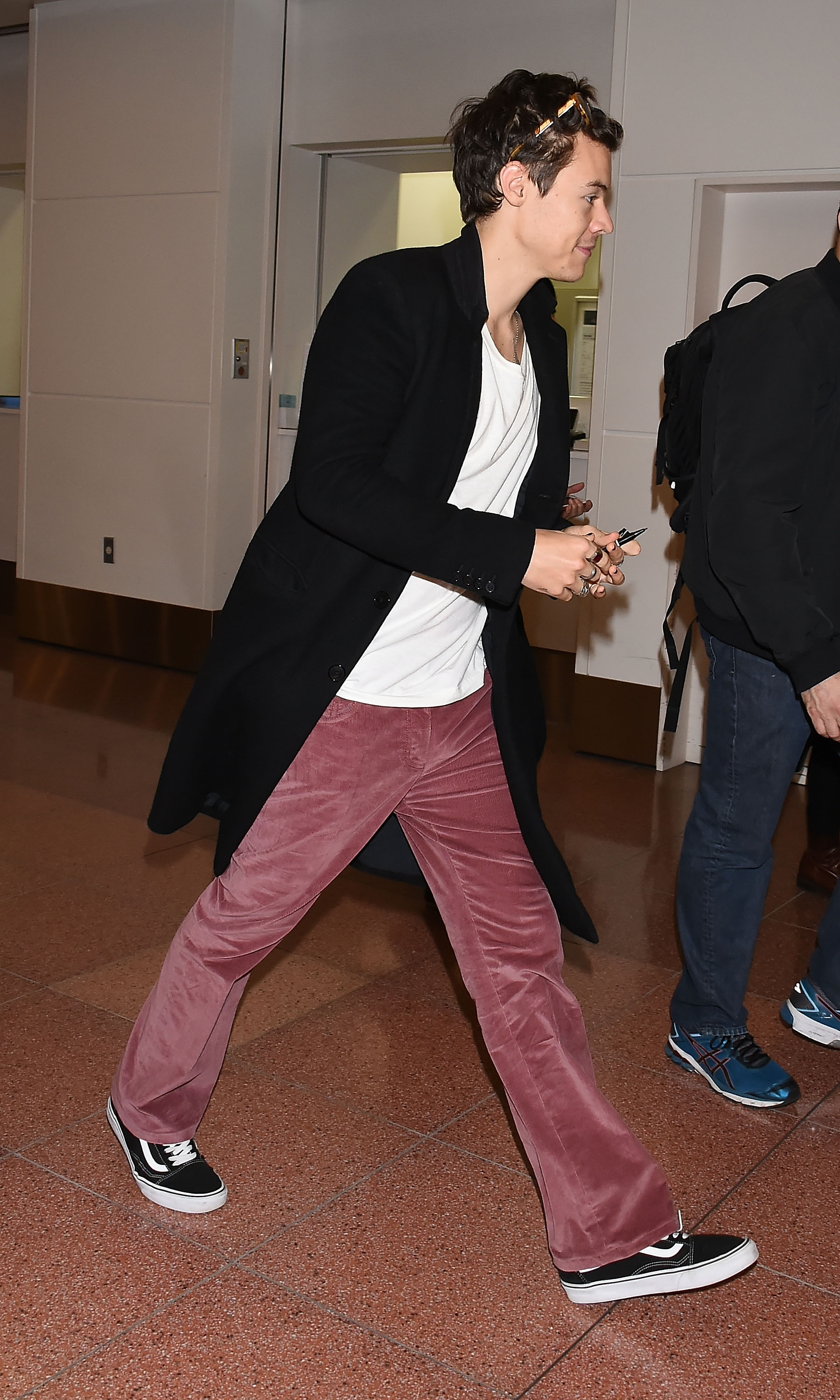 Harry Styles at Haneda Airport on December 4, 2017, in Tokyo, Japan. | Source: Getty Images