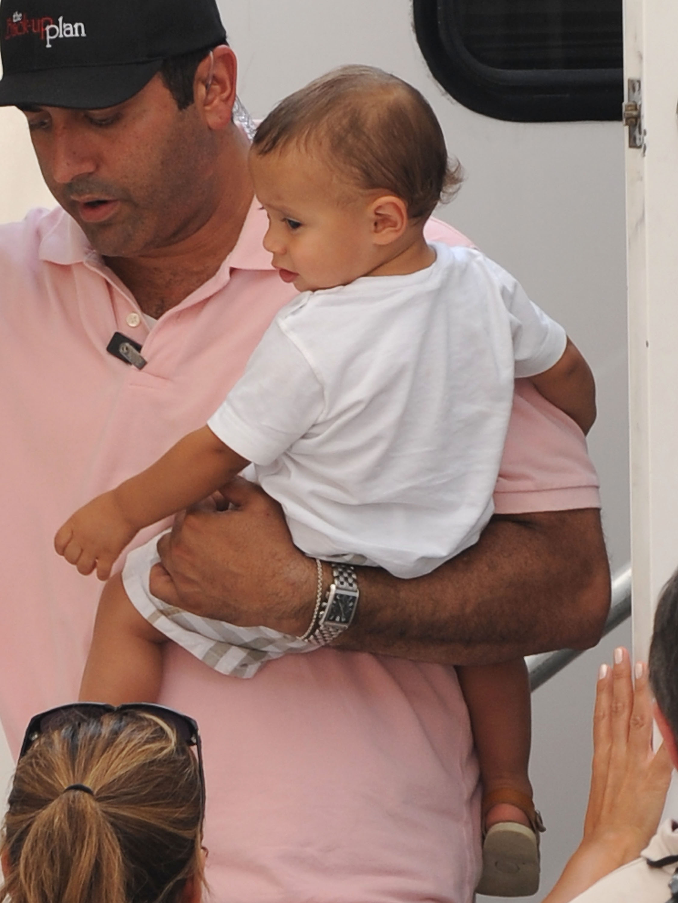 A bodyguard carries Jennifer Lopez's son, Maximilian "Max" David Muñiz Lopez on the streets of Manhattan on July 16, 2009 | Source: Getty Images