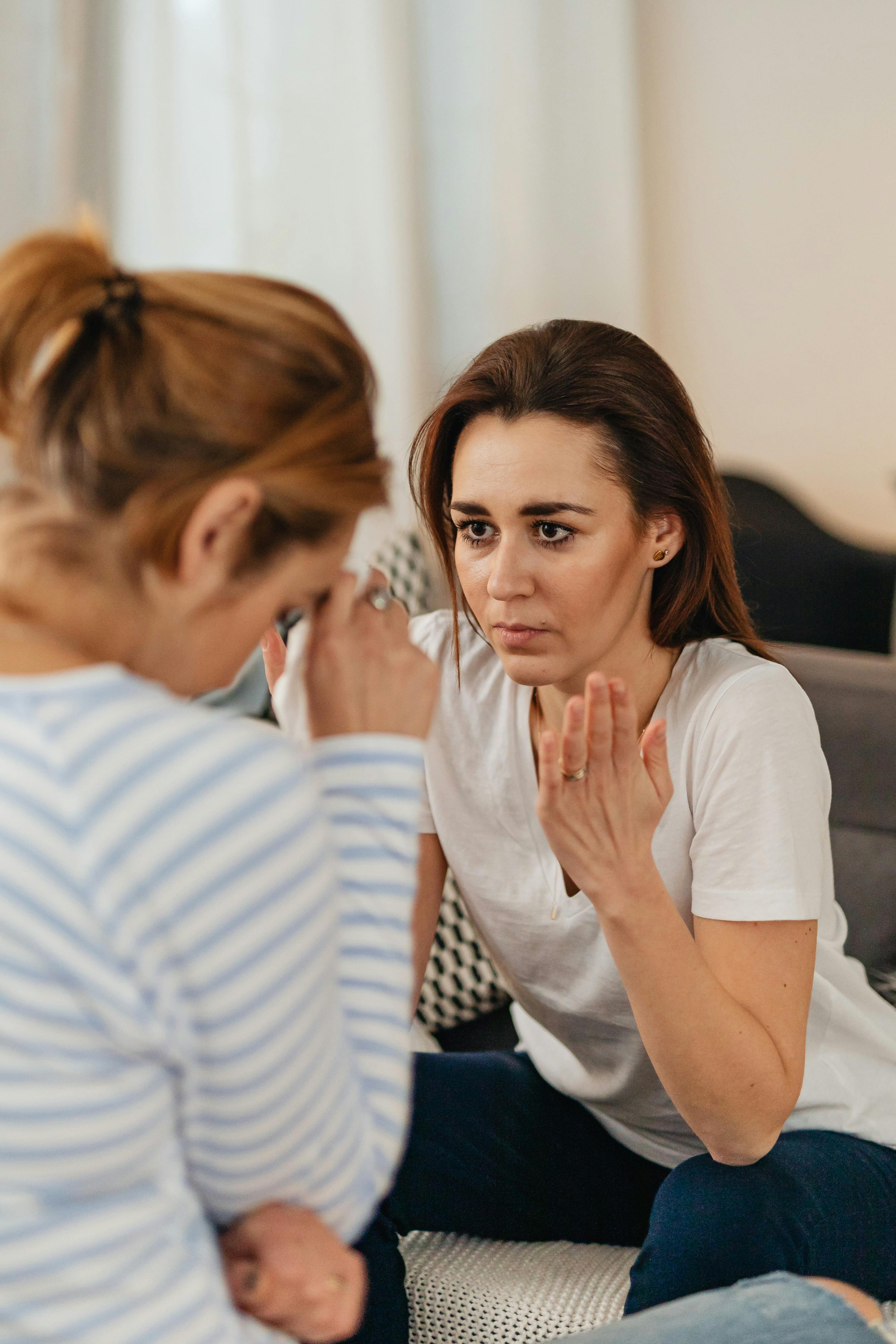 Mother talking to her daughter | Source: Pexels