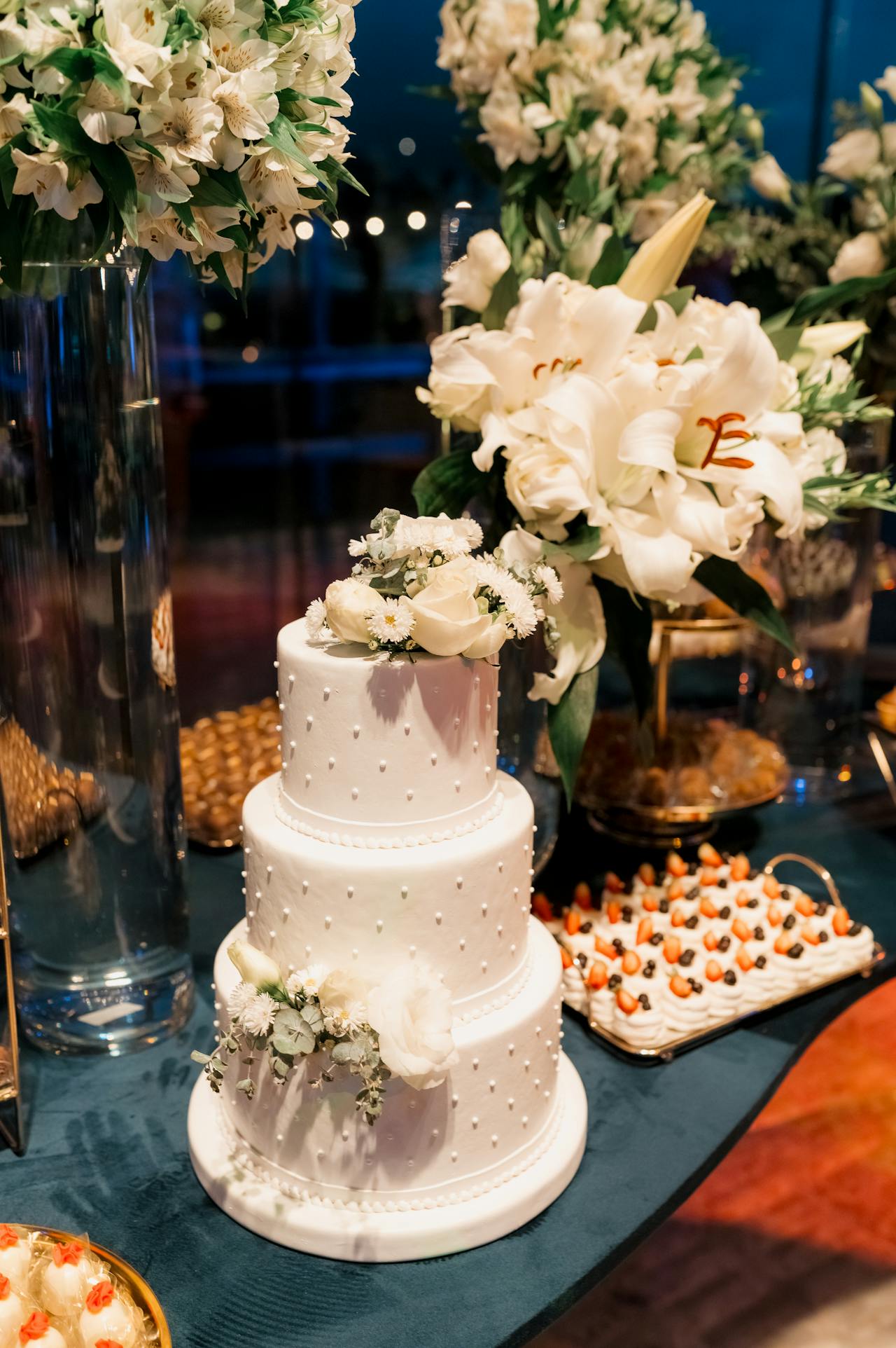 An elegant wedding cake | Source: Pexels