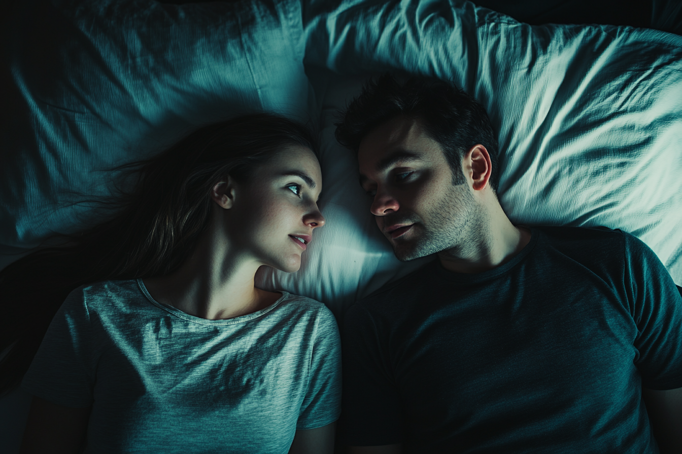 A couple having a conversation in bed | Source: no source