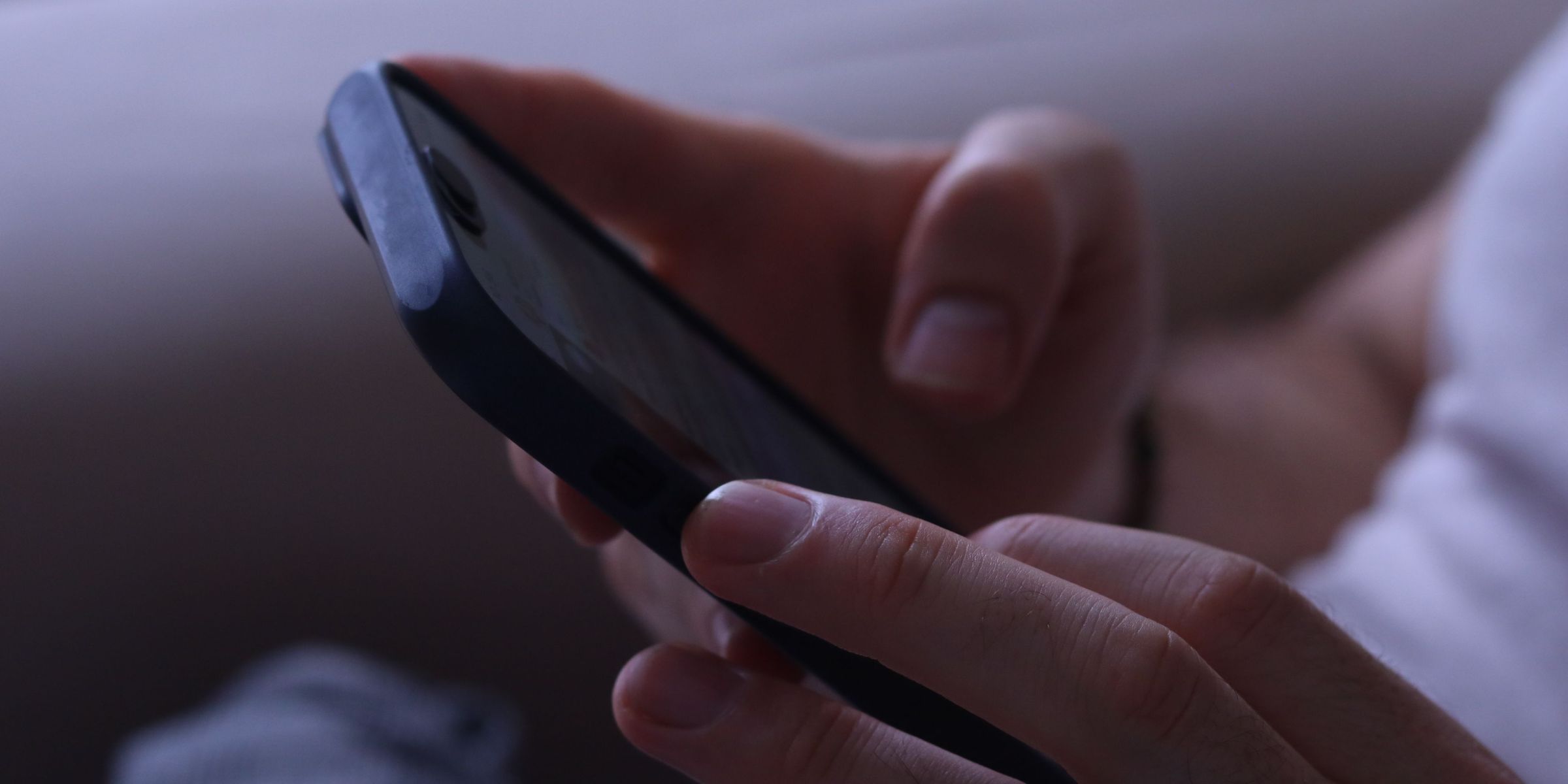 A close-up of a person holding phone | Source: Pexels