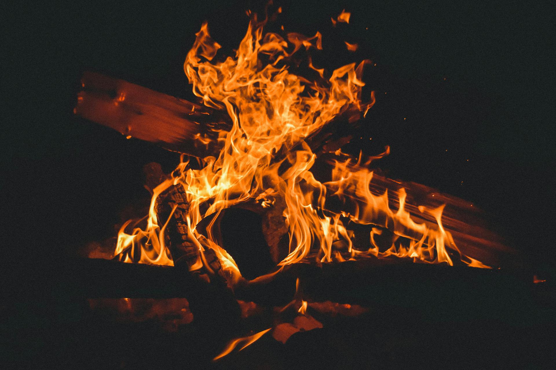 A fire burning in a fireplace | Source: Pexels