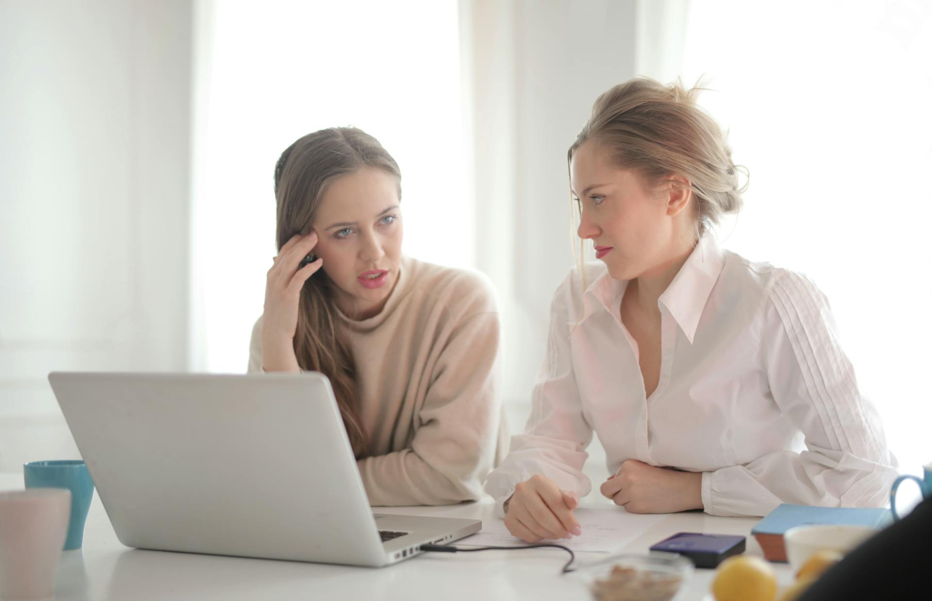 Two women collaborating at work | Source: Pexels