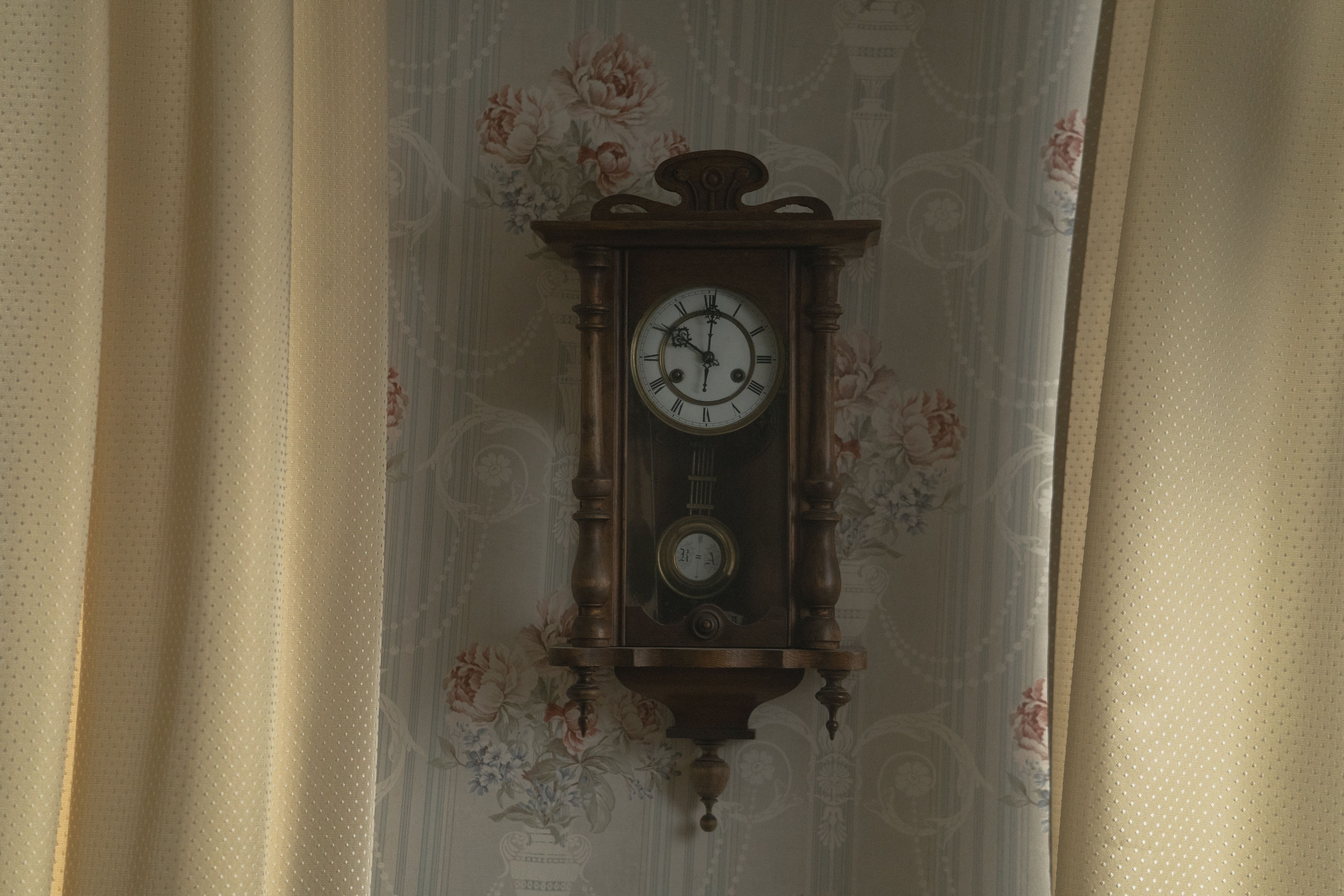 An old clock | Source: Pexels