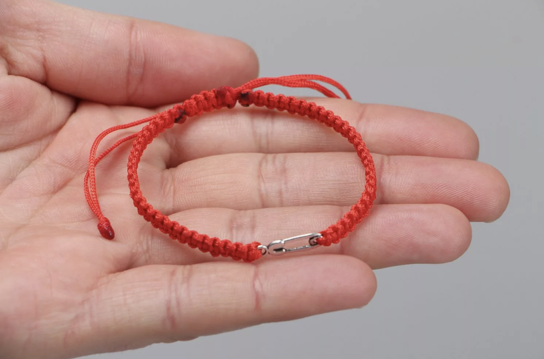 Red thread on the palm | Source: Shutterstock.com