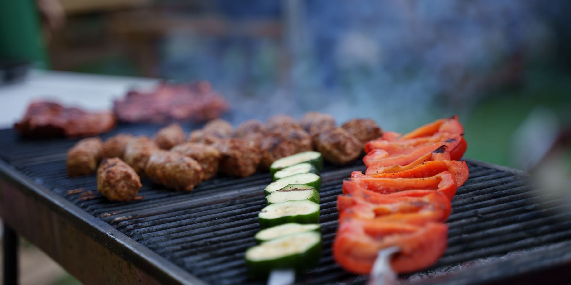 Vegetables and meat grilling on a barbecue | Source: Pexels