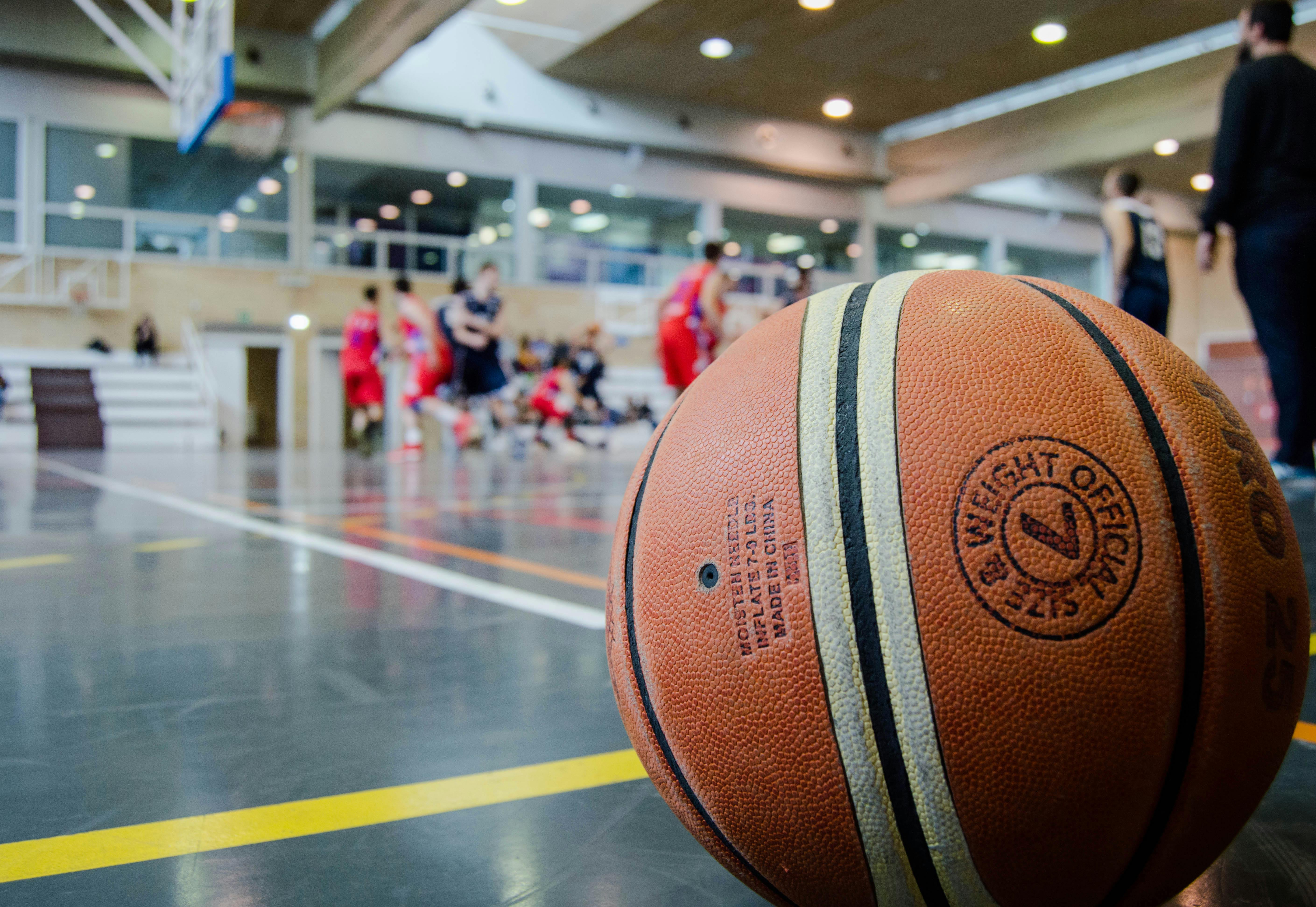 A game of basketball | Source: Pexels