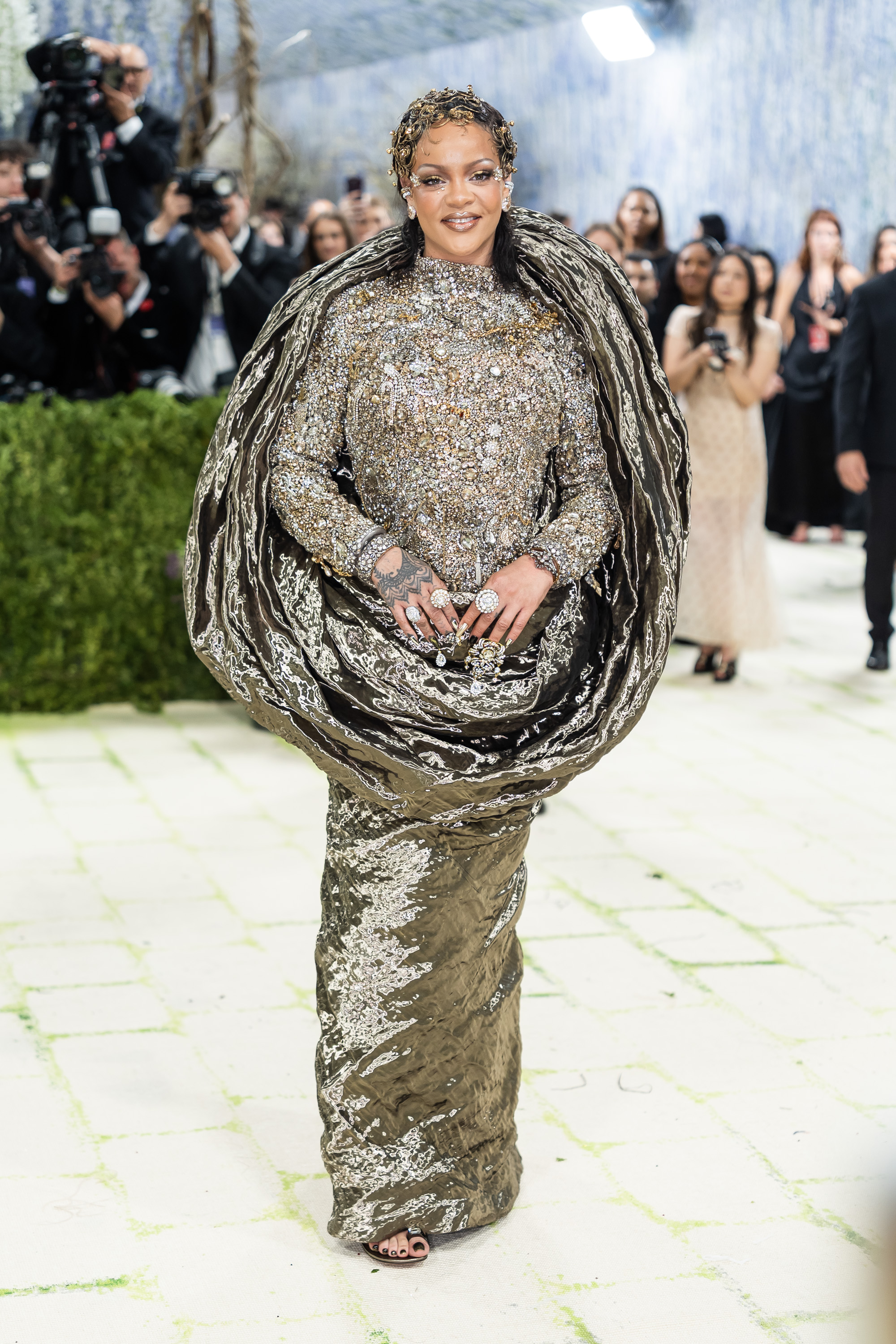 Rihanna steps onto the carpet in a striking, high-fashion design | Source: Getty Images