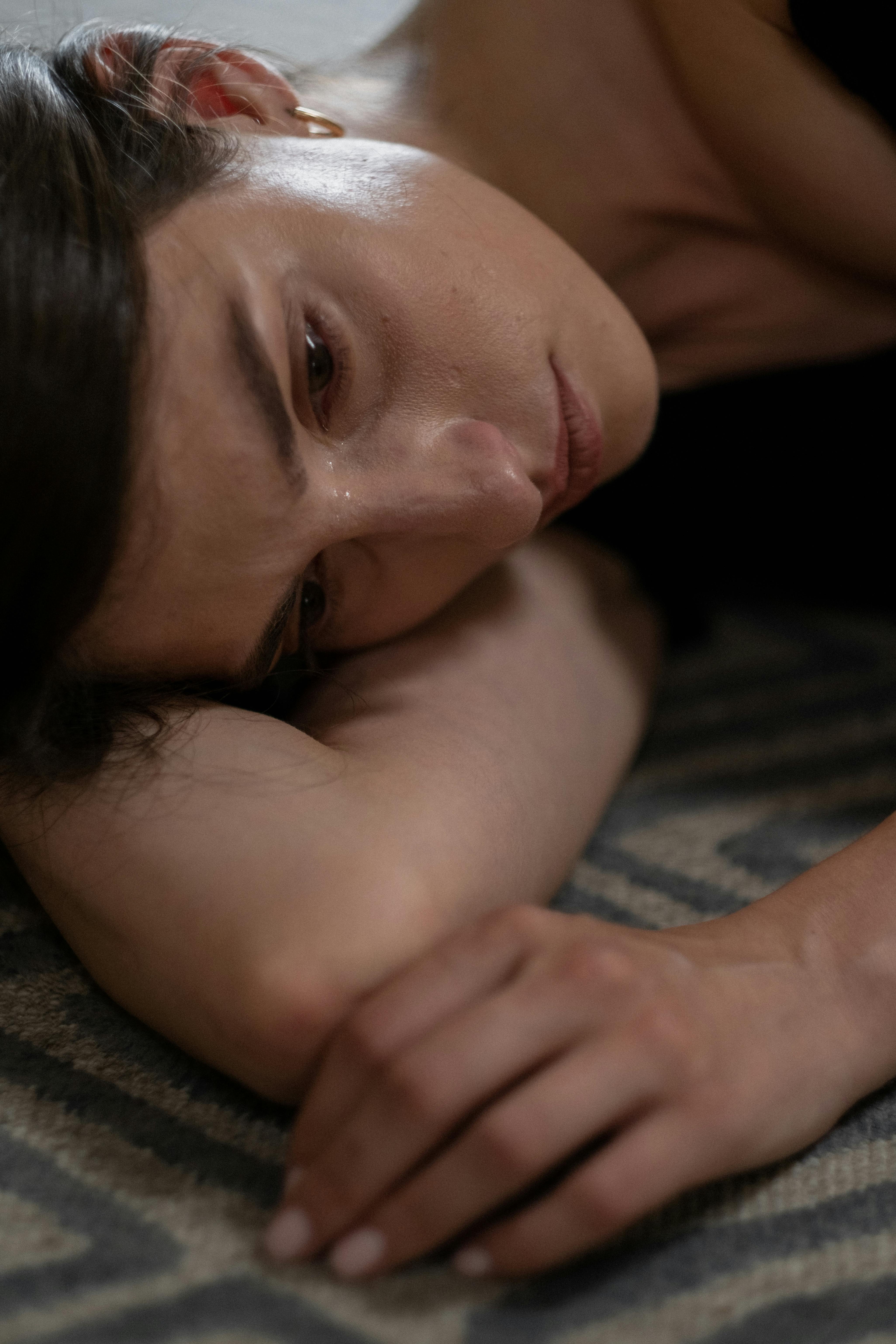 A woman crying | Source: Pexels