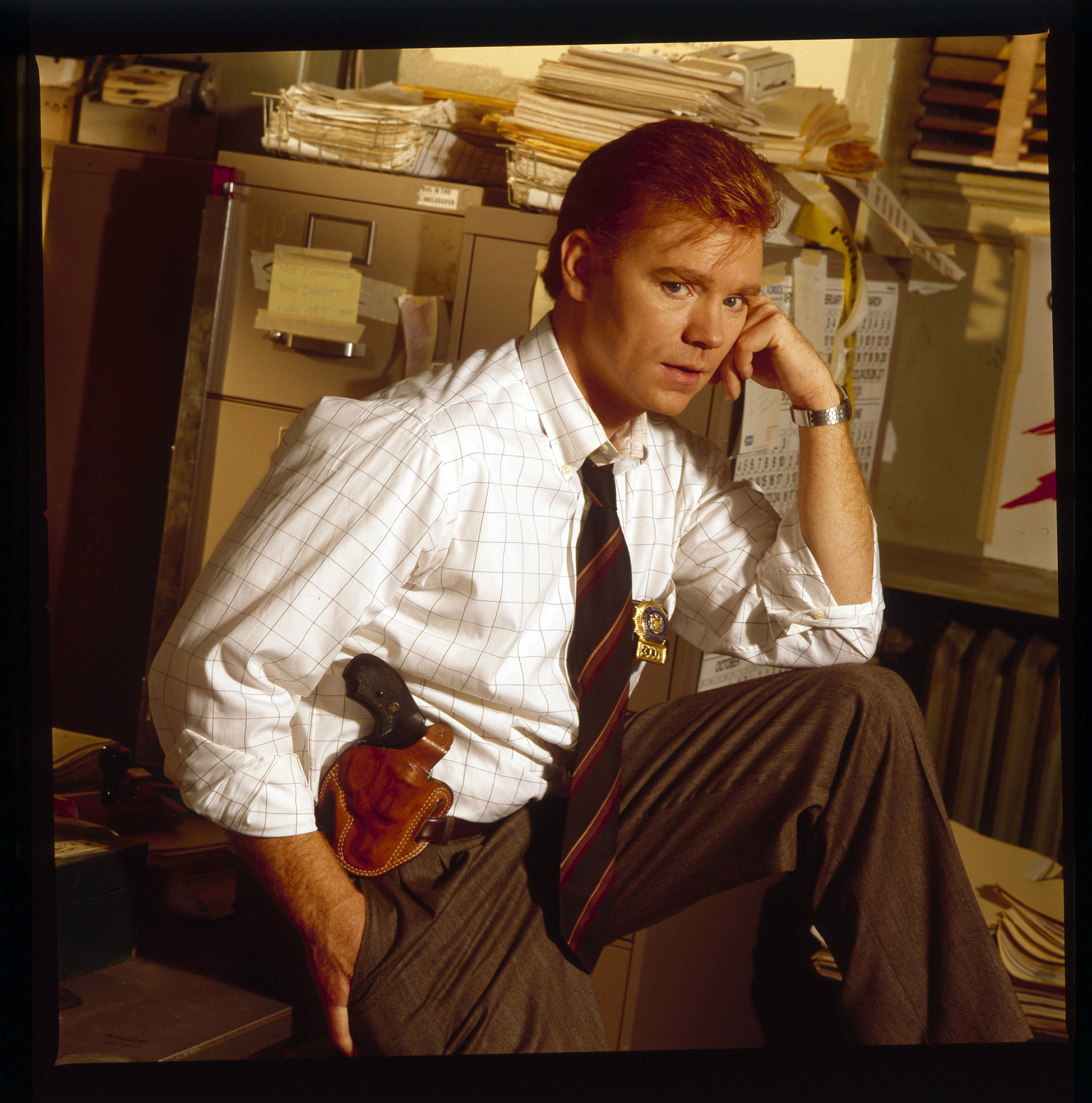 The actor poses as Detective John Kelly in "NYPD Blue" on April 19, 1993. | Source: Getty Images