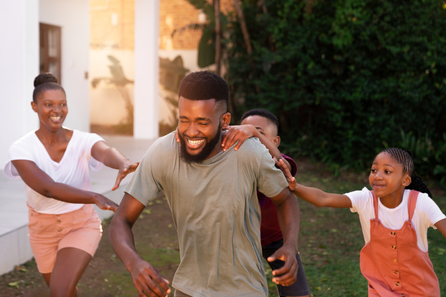 A happy man with his family | Source: Freepik