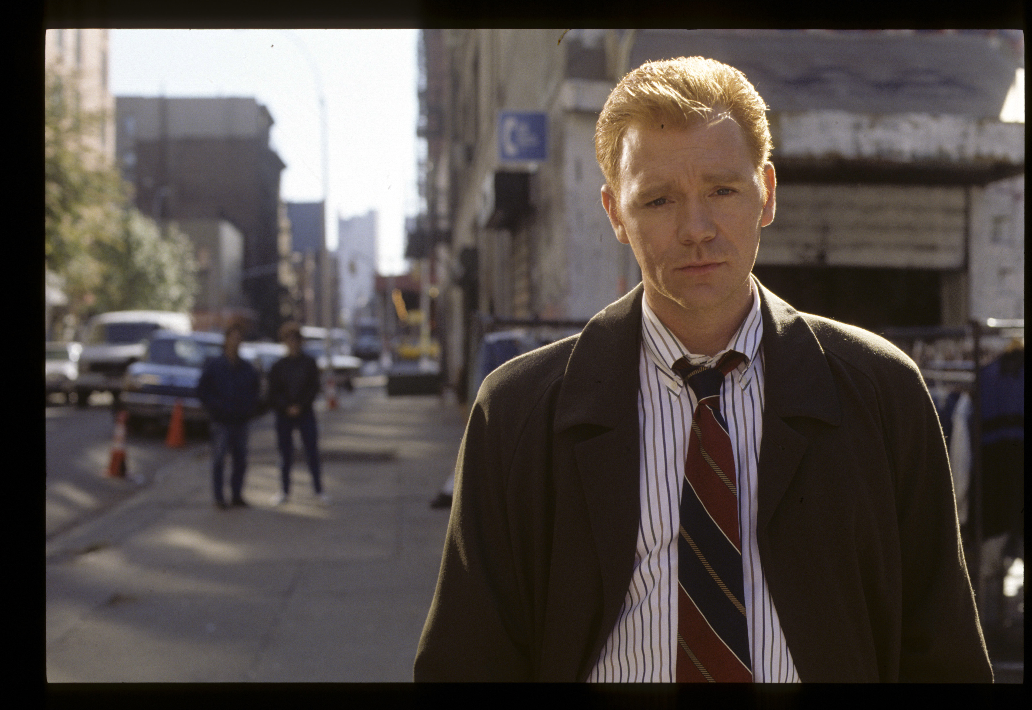 The actor as Detective John Kelly in "NYPD Blue" on October 7, 1993. | Source: Getty Images