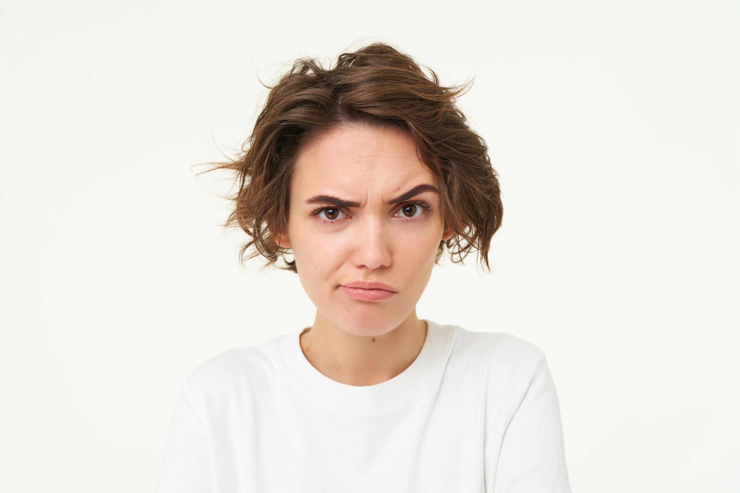A woman frowning | Source: Freepik