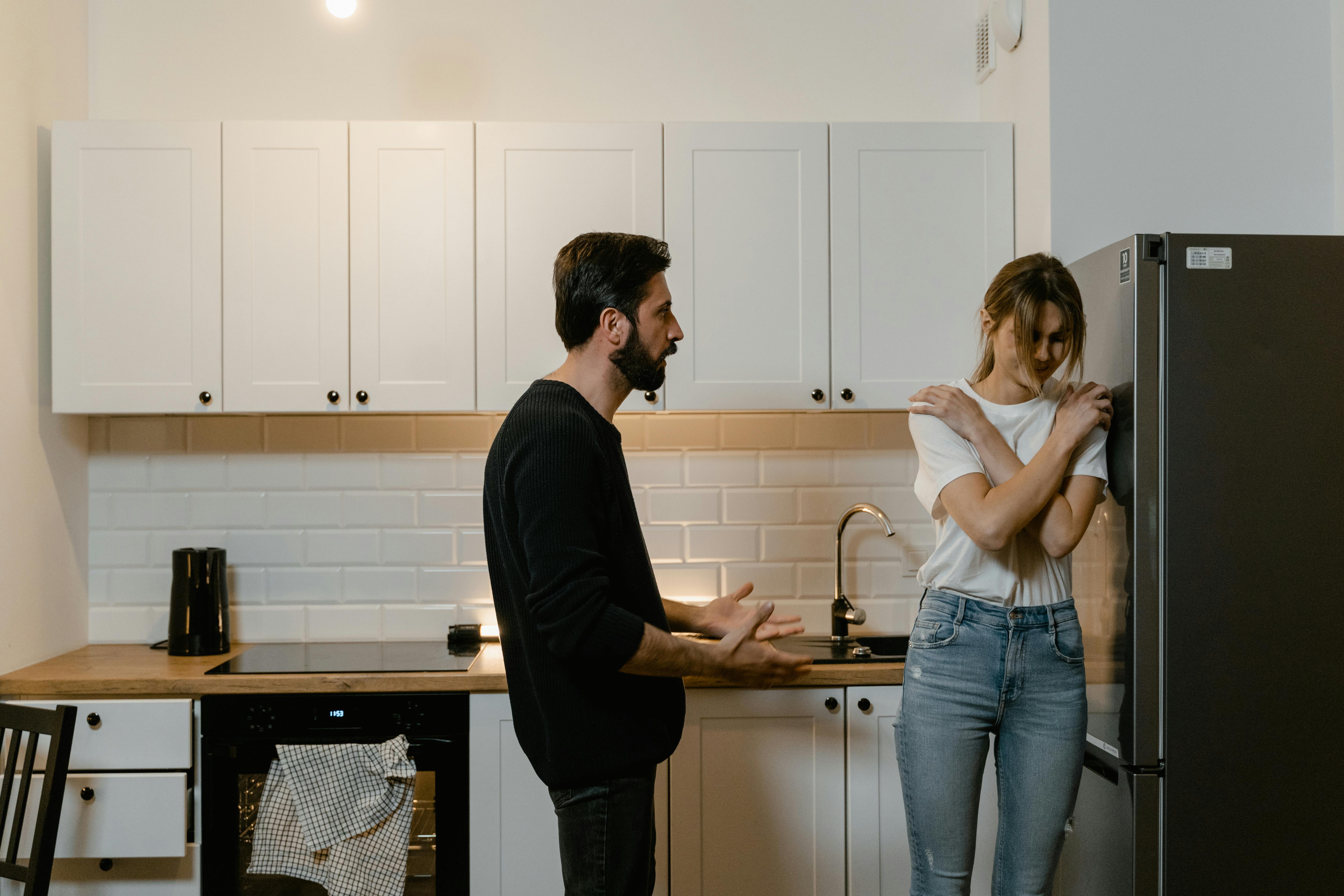 A man arguing with a woman | Source: Pexels